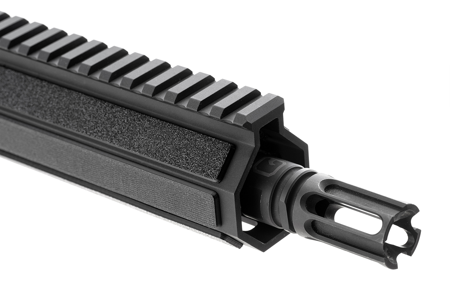 Nahaufnahme eines schwarzen taktischen Schienensystems mit Mündungsbremse für Luftgewehre und Pistolen.