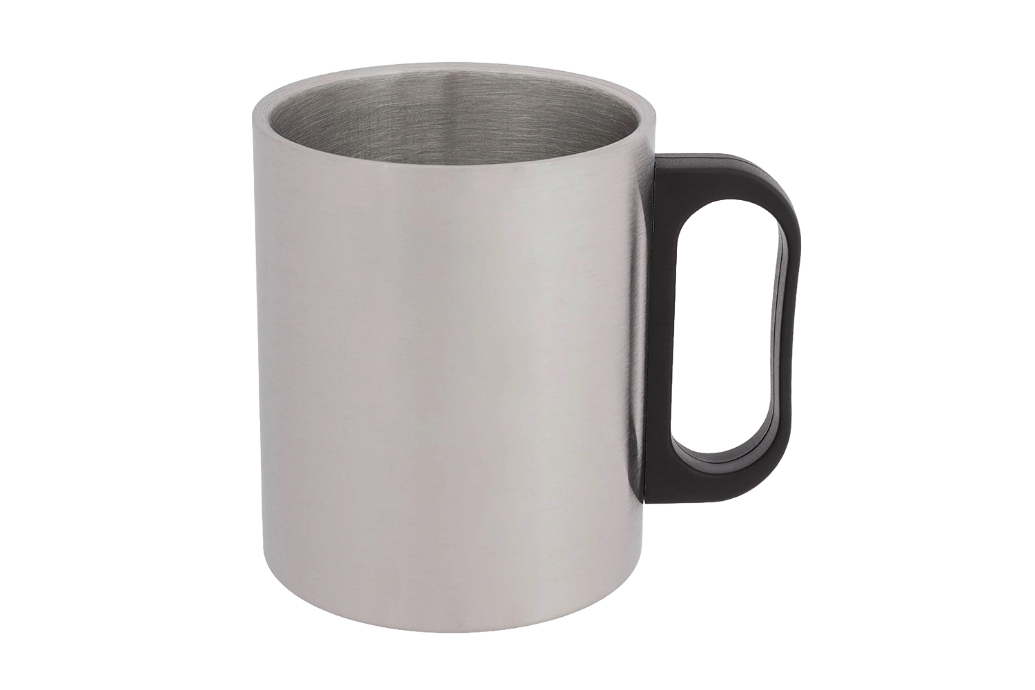 Ein Becher aus gebürstetem Edelstahl mit schwarzem Kunststoffgriff, isoliert auf weißem Hintergrund für Outdoor-Ausrüstung.