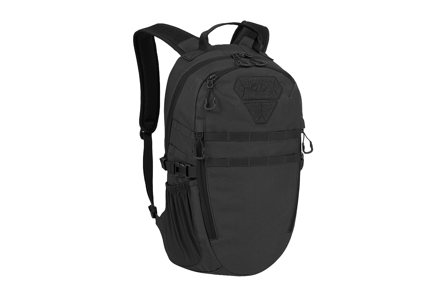 Ein schwarzer taktischer Rucksack mit MOLLE-Gurtband, verstellbaren Schultergurten und mehreren Reißverschlussfächern in Weiß.
