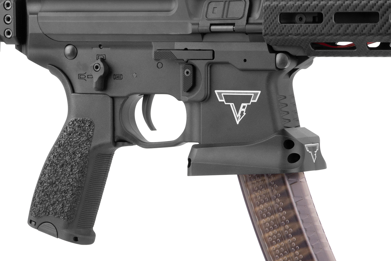 Schwarzes Gewehr-Untergehäuse von Taran Tactical Innovations mit strukturiertem Griff, Magazinschacht und angebrachtem durchscheinendem Magazin.