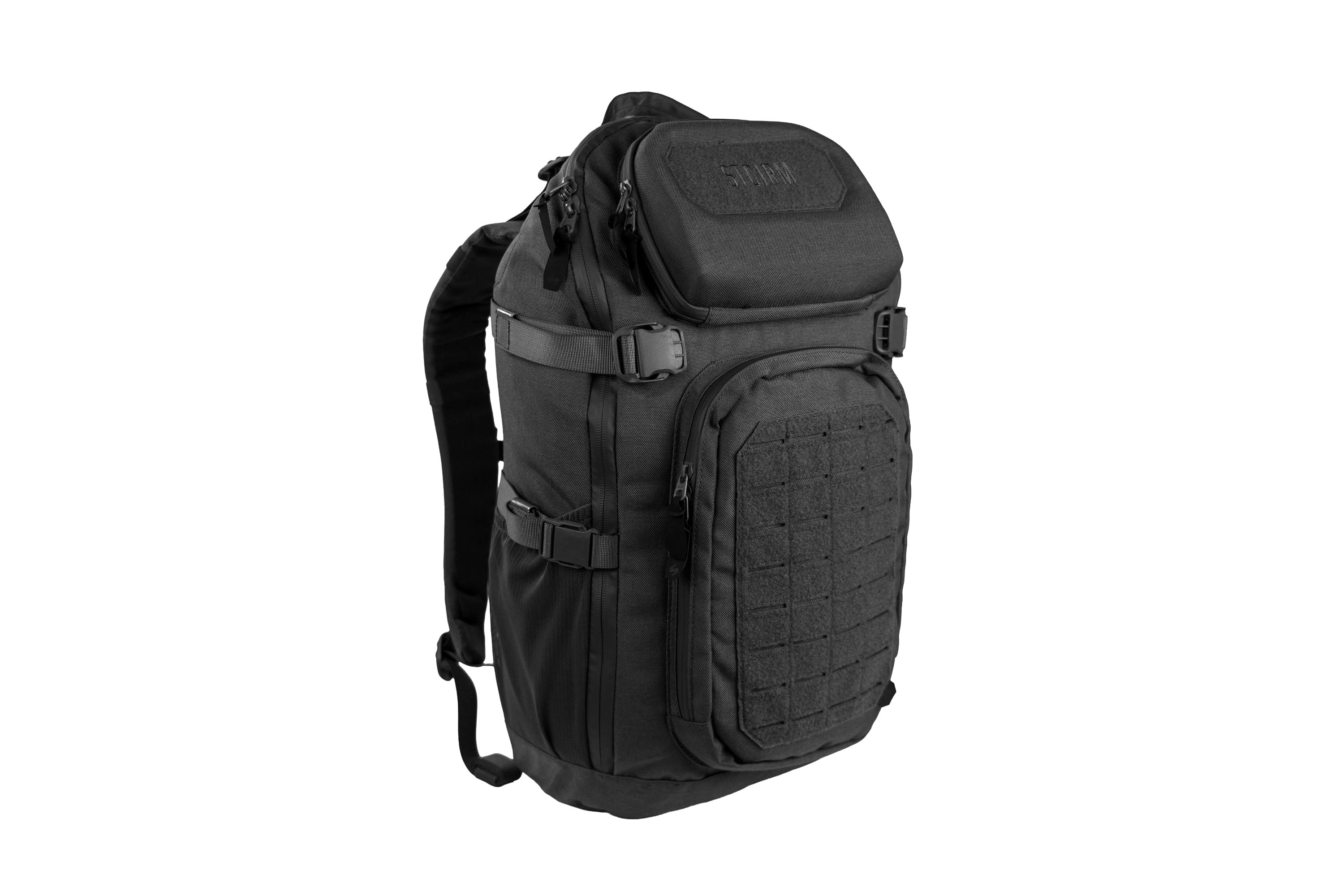 Schwarzer taktischer Rucksack mit MOLLE-Gurtband, verstellbaren Trägern und einem Hartschalen-Oberfach auf weißem Hintergrund.