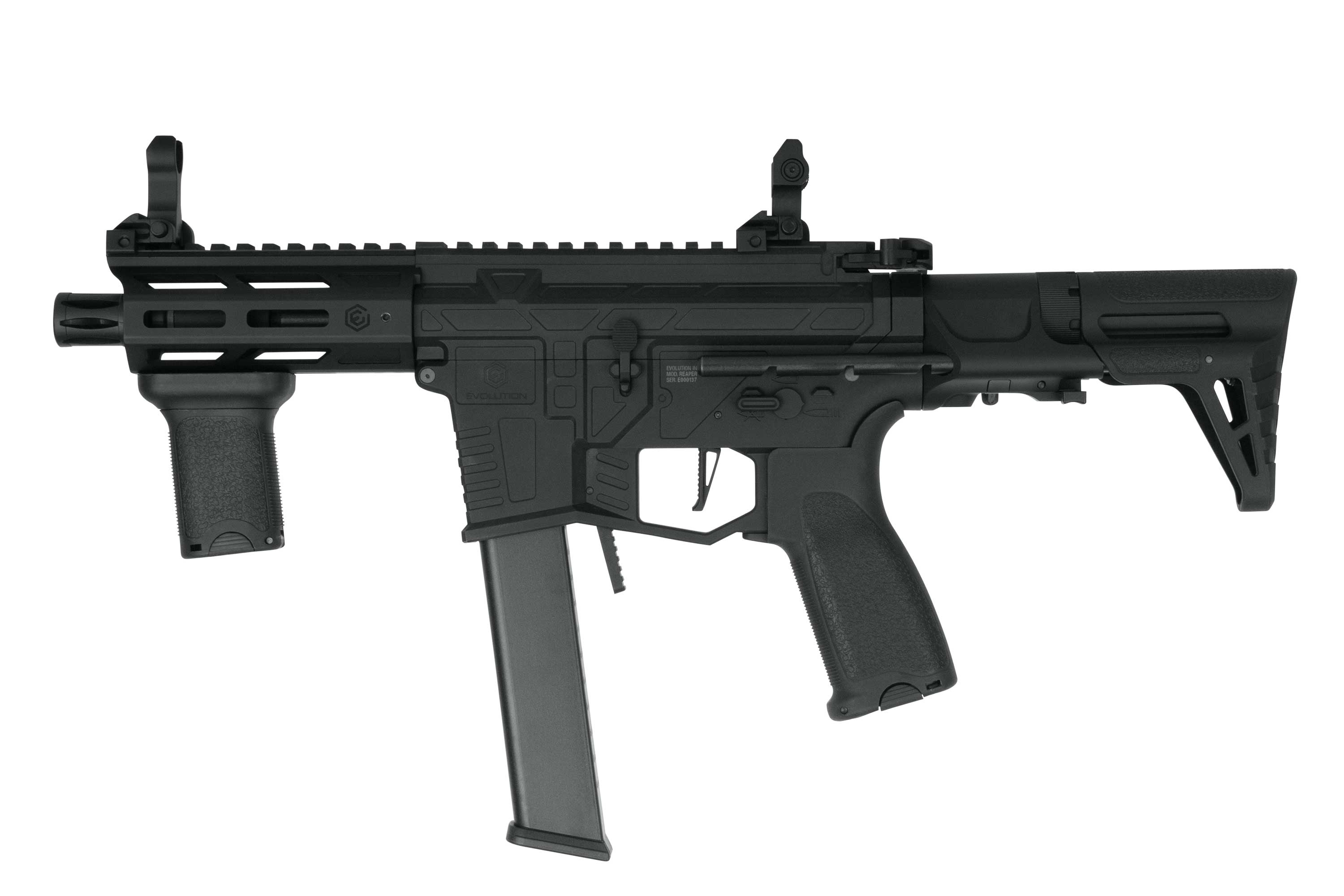 Schwarzes Evolution Airsoft Recon SBR-Luftgewehr mit vertikalem Vordergriff, verstellbarem Schaft und Magazin auf weißem Hintergrund.