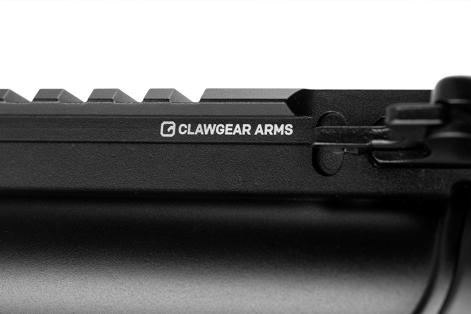 Nahaufnahme der Clawgear Arms-Schienenhalterung mit langlebiger schwarzer Oberfläche und präzisem Design für Schusswaffenzubehör.