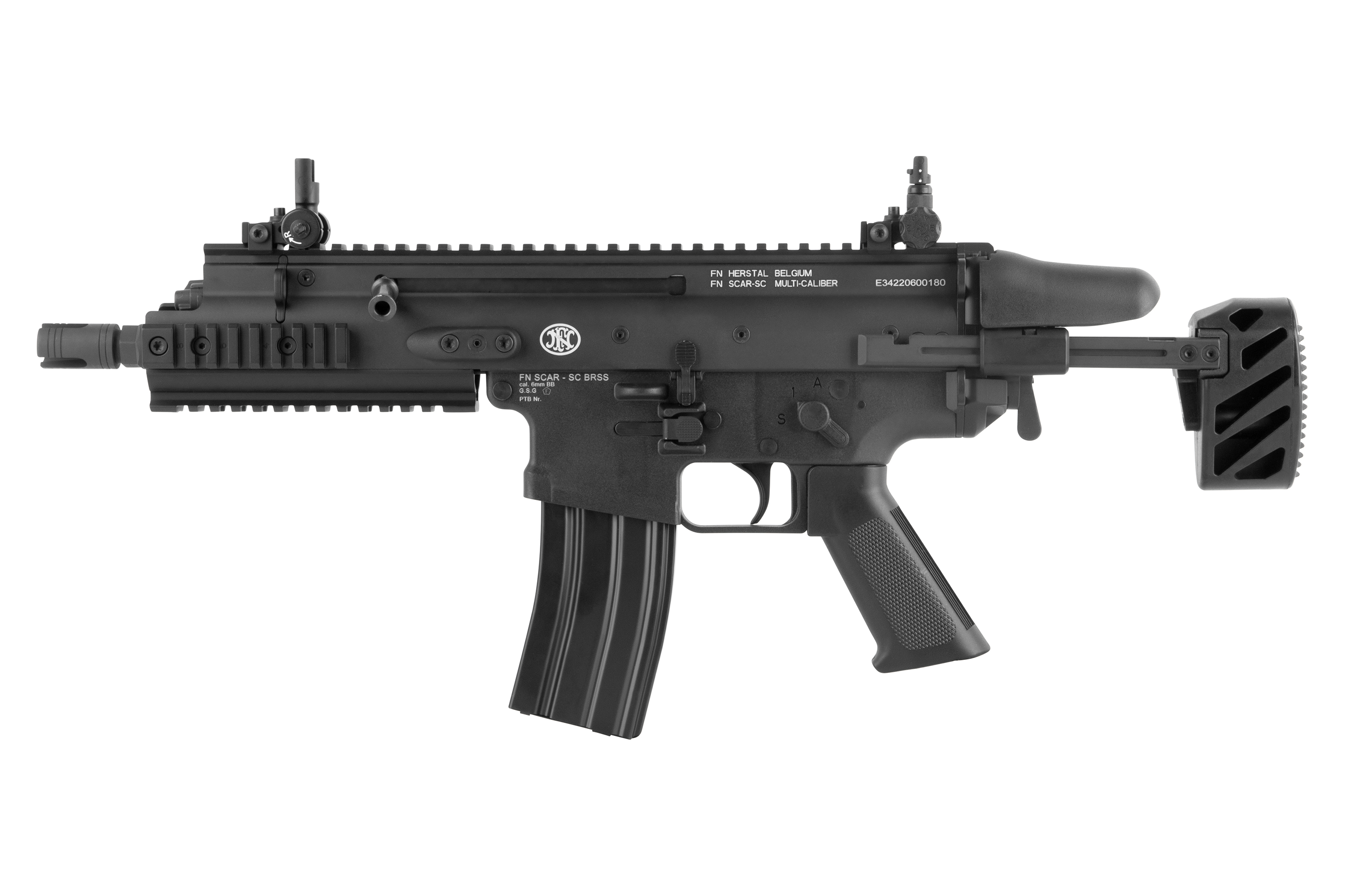 Schwarzes FN SCAR-SC BRSS Airsoft-Gewehr mit verstellbarem Schaft, taktischen Schienen und Magazin auf schlichtem weißem Hintergrund.