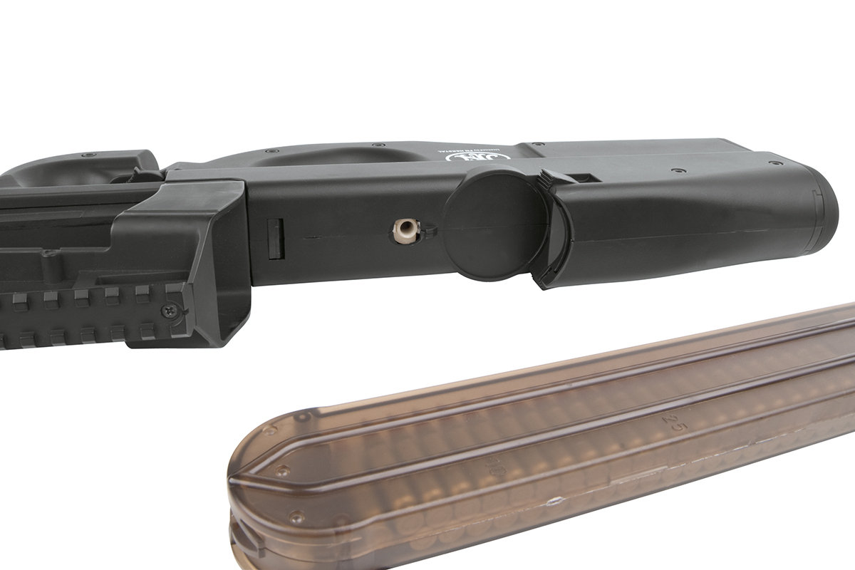 Schwarzes FN Herstal P90 Airsoft-Gewehr mit abnehmbarem, transparentem Polymermagazin, das die inneren Munitionspatronen zeigt.