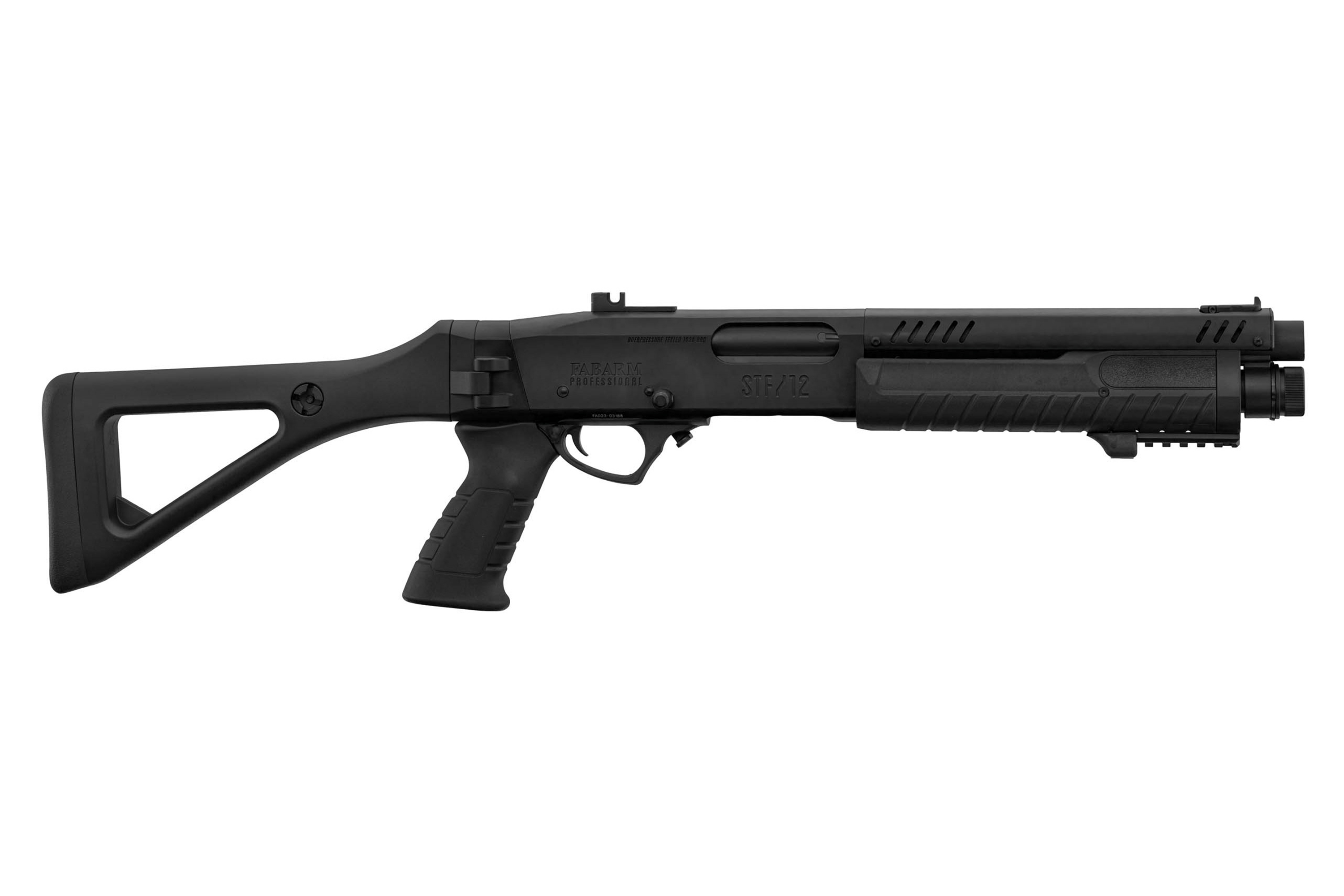 Schwarze Fabarm STF/12 Pump-Action-Schrotflinte mit Kunststoffschaft, Pistolengriff und taktischer Schiene in der Seitenansicht.