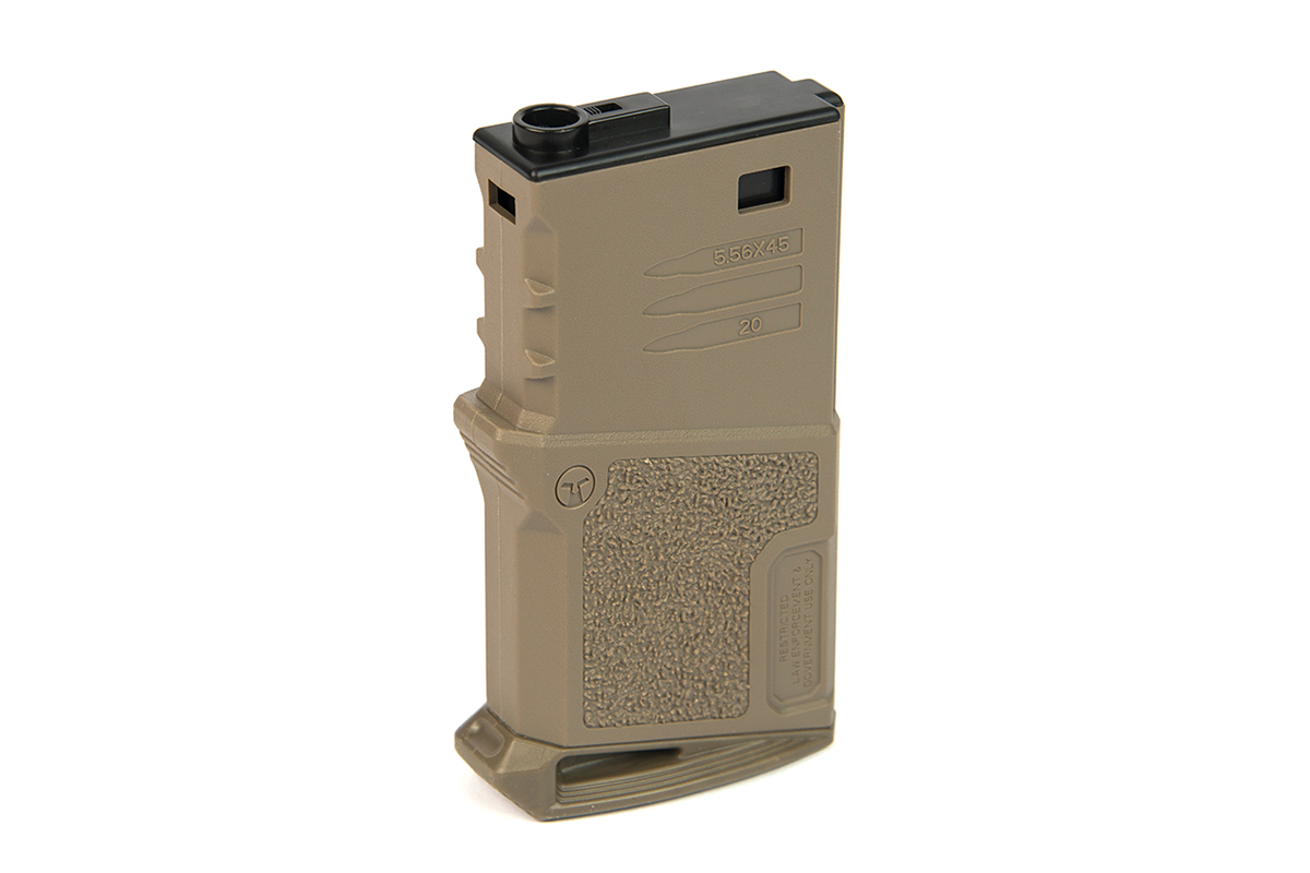 Braunes 5,56x45-20-Schuss-Polymermagazin für Airsoft-Gewehre mit strukturiertem Griff und langlebigem Konstruktionsdesign.