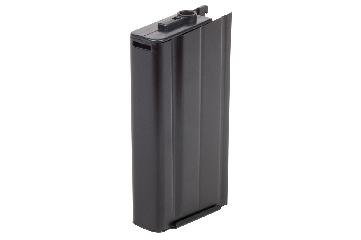 Schwarzes Luftgewehrmagazin aus Metall für Luftgewehre, rechteckiges Design mit Ladeöffnung von oben auf weißem Hintergrund.