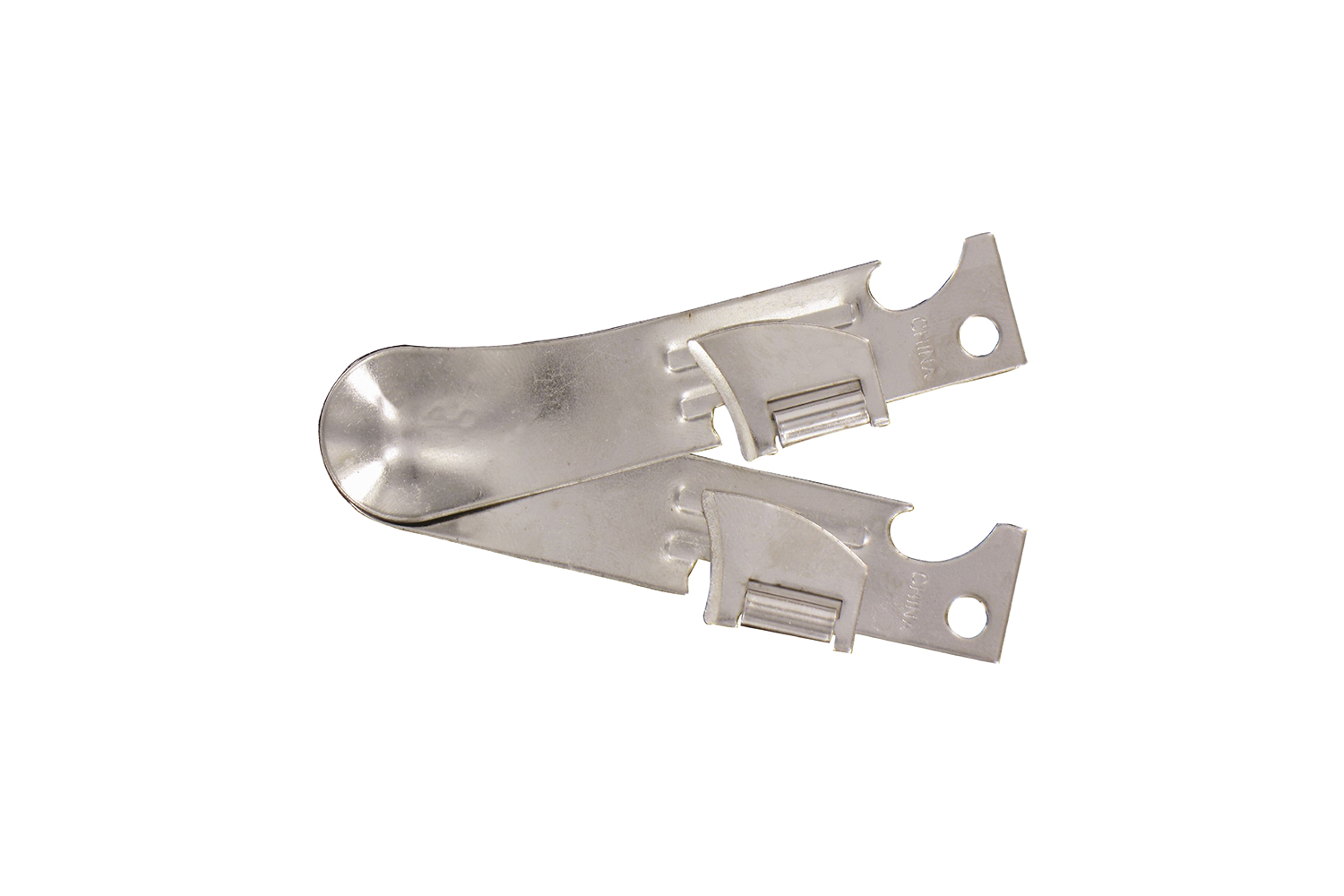Zwei silberfarbene Dosenöffner im P-38-Stil aus Metall mit Faltdesign, isoliert vor einem schlichten weißen Hintergrund.