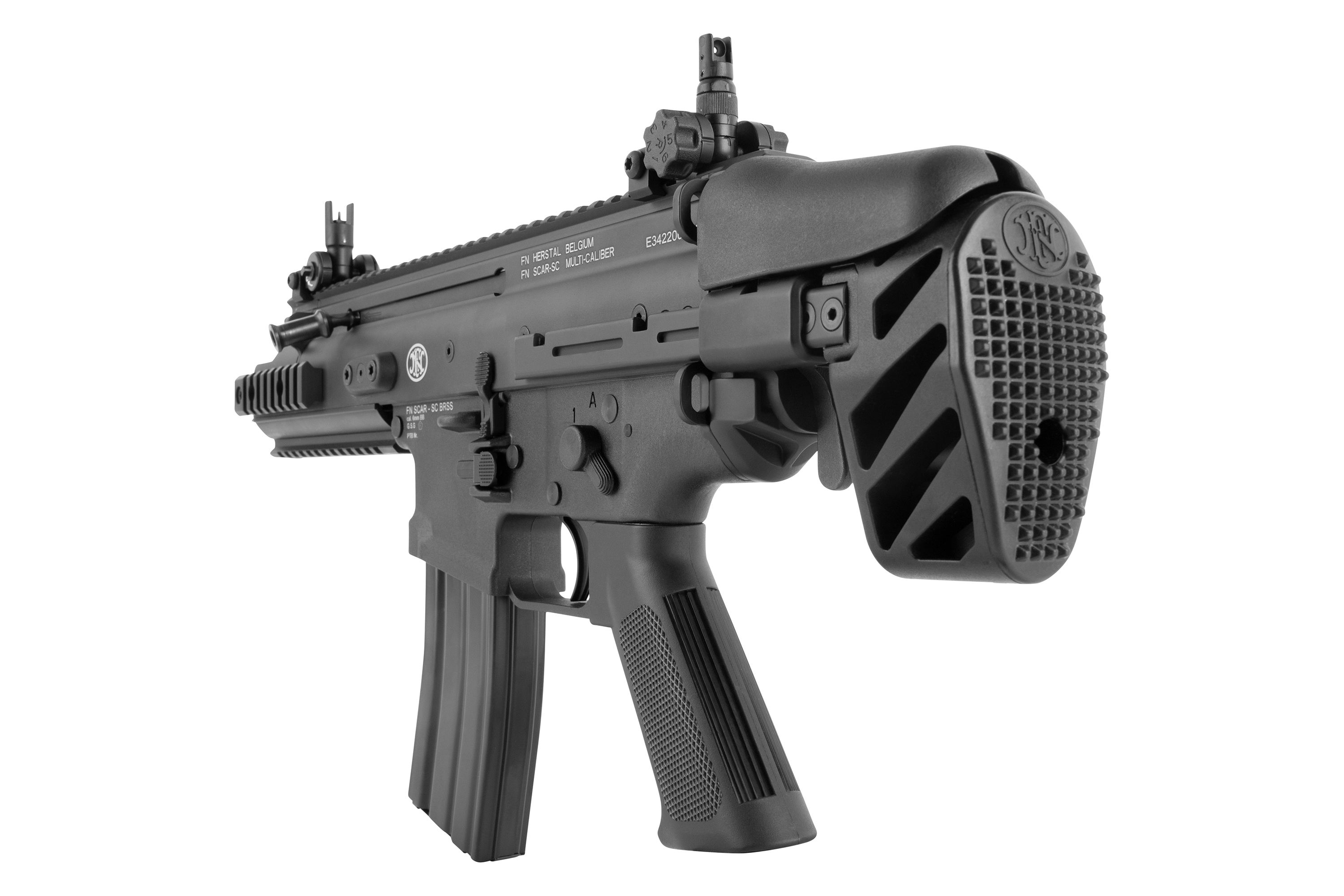 Schwarzes FN Herstal SCAR-SC Airsoft-Gewehr mit kompaktem Design, strukturiertem Griff und Klappschaft auf weißem Hintergrund.
