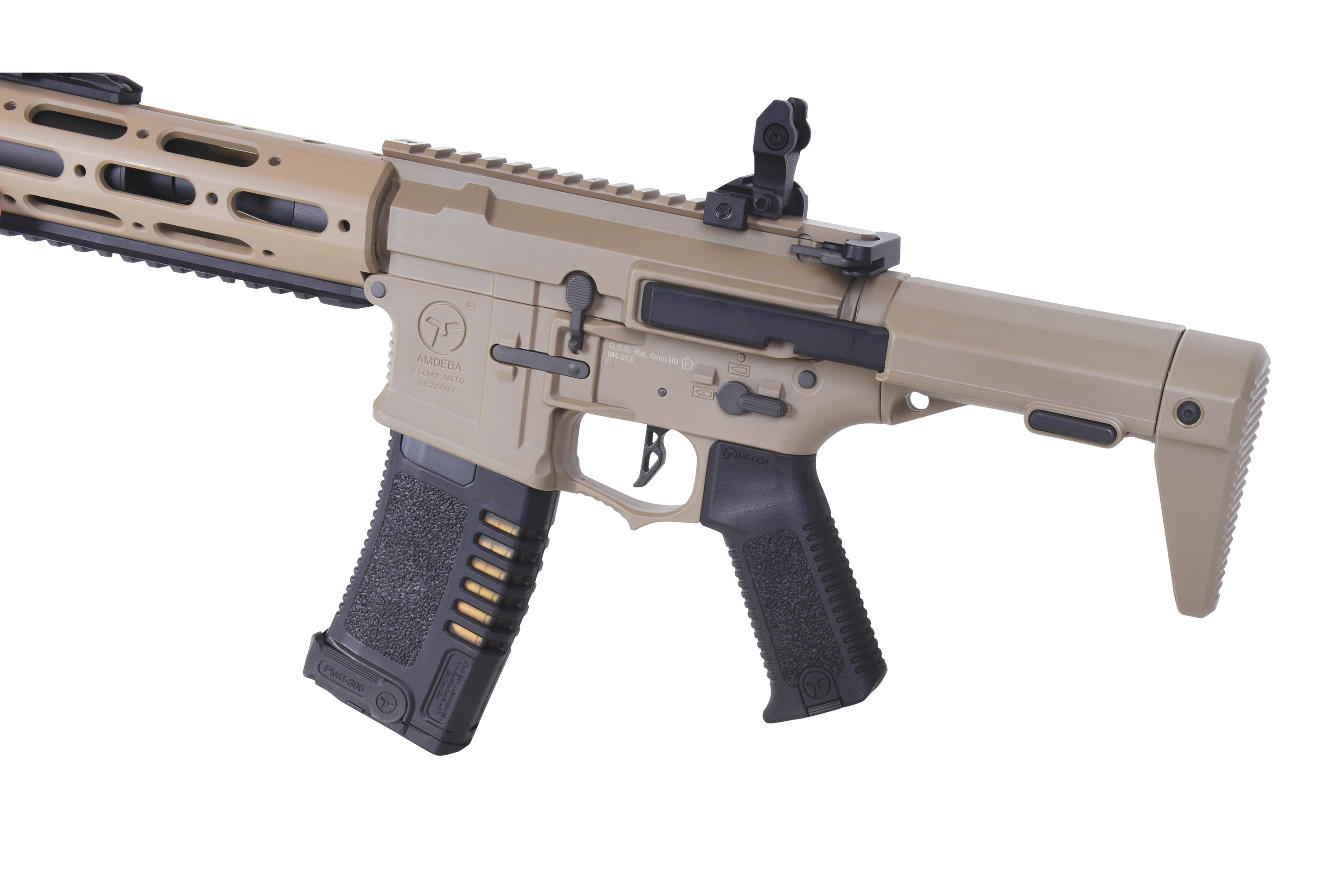 Ares Amoeba M4 Airsoft-Gewehr in Hellbraun mit schwarzem Magazin, taktischem Handschutz und verstellbarem Schaft.