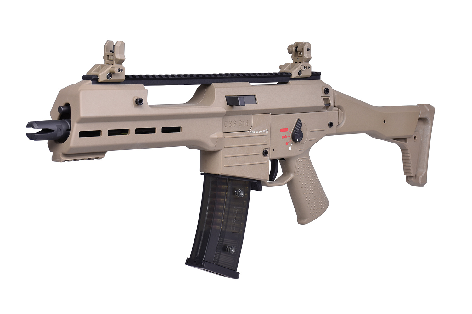 GSG G14 Airsoft-Gewehr in hellbrauner Farbe mit schwarzem Magazin, taktischer Schiene und hochklappbarem Visier auf weißem Hintergrund.