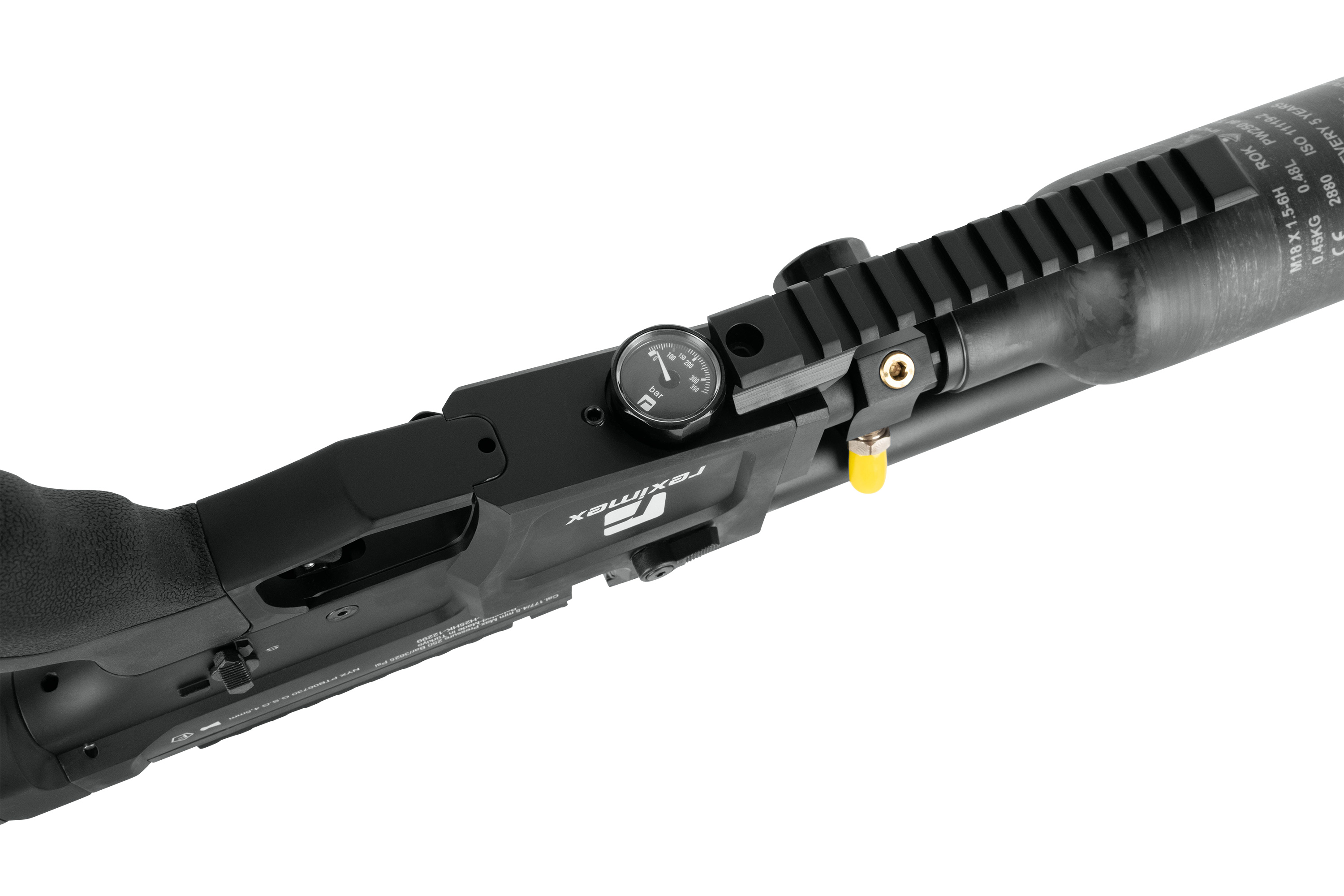 Nahaufnahme eines schwarzen Luftgewehrs mit einstellbarem Manometer und Schienensystem für die Optik.