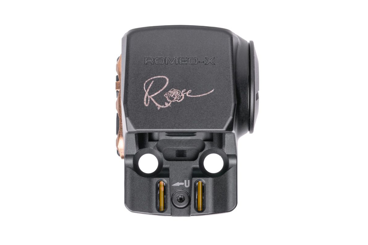 ROMEO-X Leuchtpunktvisier mit Signatur, elegantem schwarzem Design und fortschrittlicher Optik für präzises Schießen.