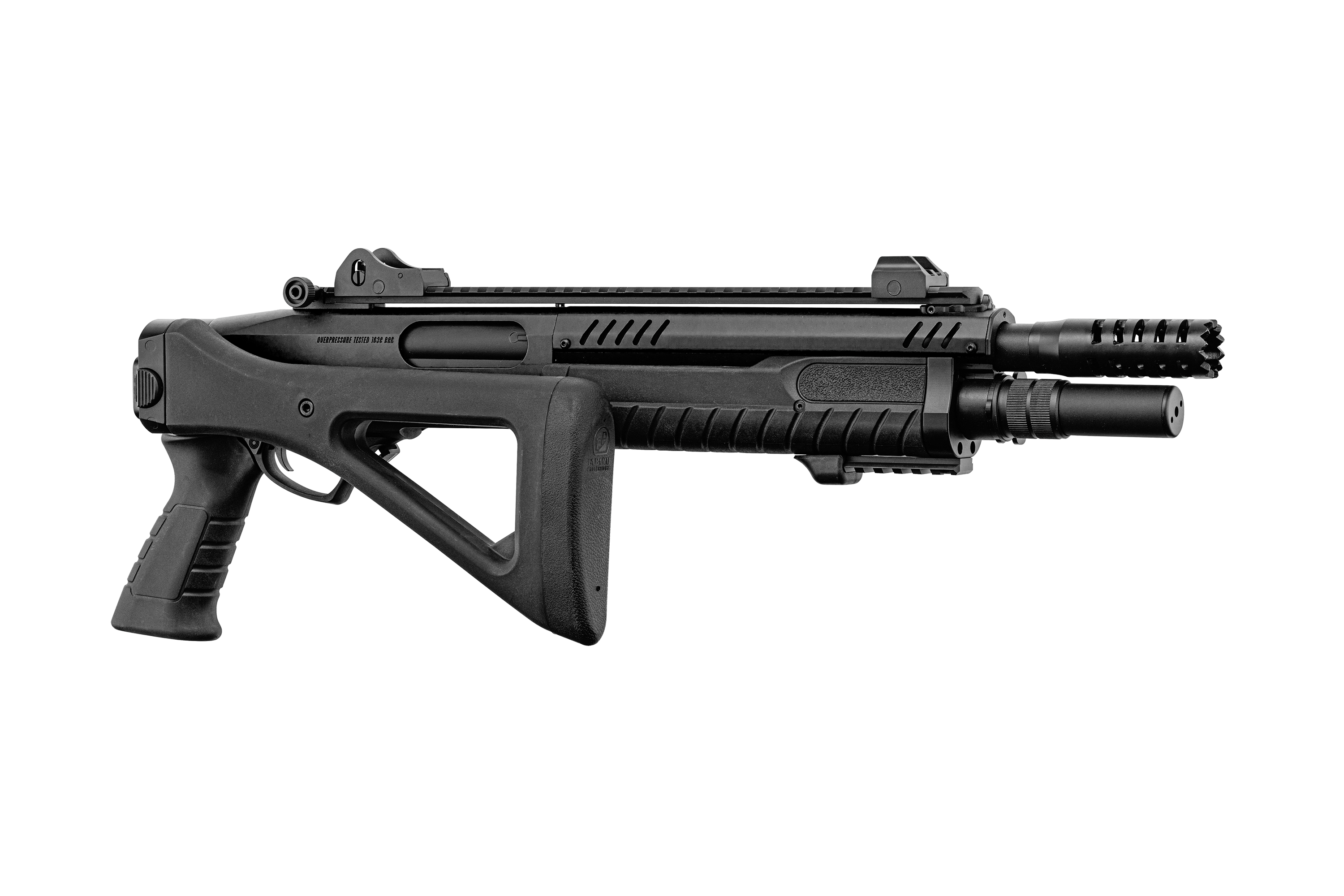 Schwarzes Luftgewehr Beretta Cx4 Storm mit taktischem Schaft, integrierter Schiene und Mündungsbremse auf einem sauberen weißen Hintergrund.