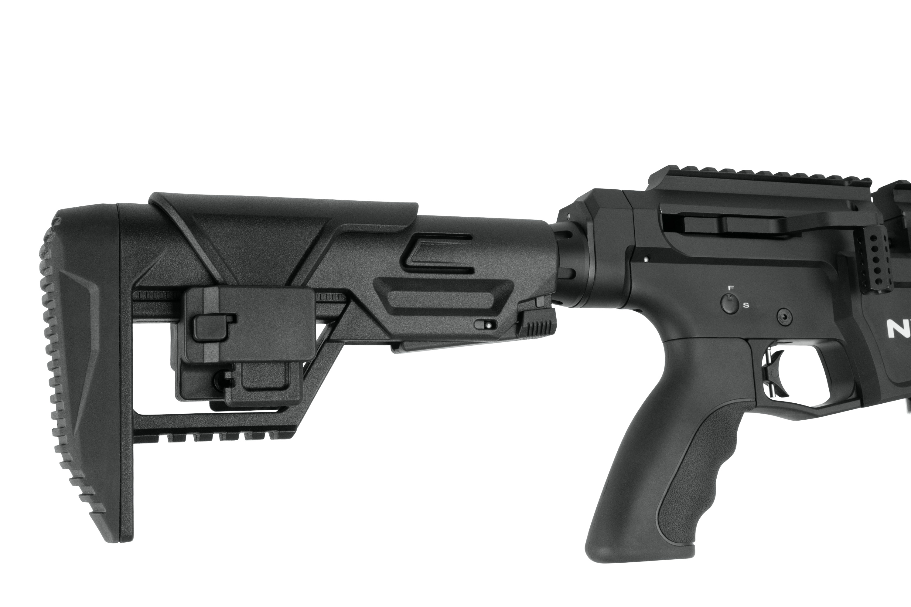 Verstellbarer schwarzer Schaft eines Luftgewehrs mit ergonomischem Griff und taktischem Design für verbesserte Schussleistung.
