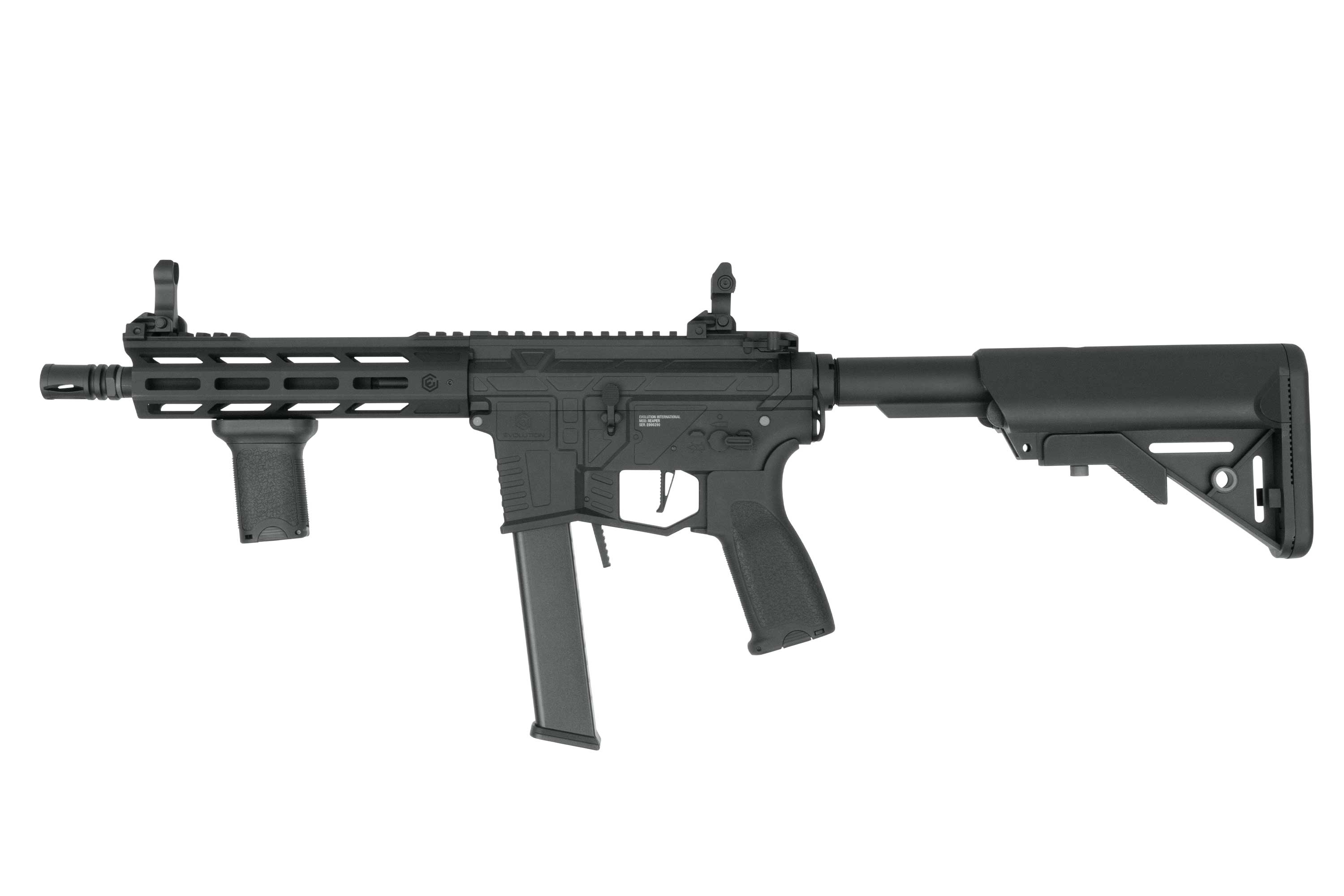 Schwarzes Evolution-Luftgewehr mit taktischem Handschutz, verstellbarem Schaft und vertikalem Griff auf dunklem Studiohintergrund.