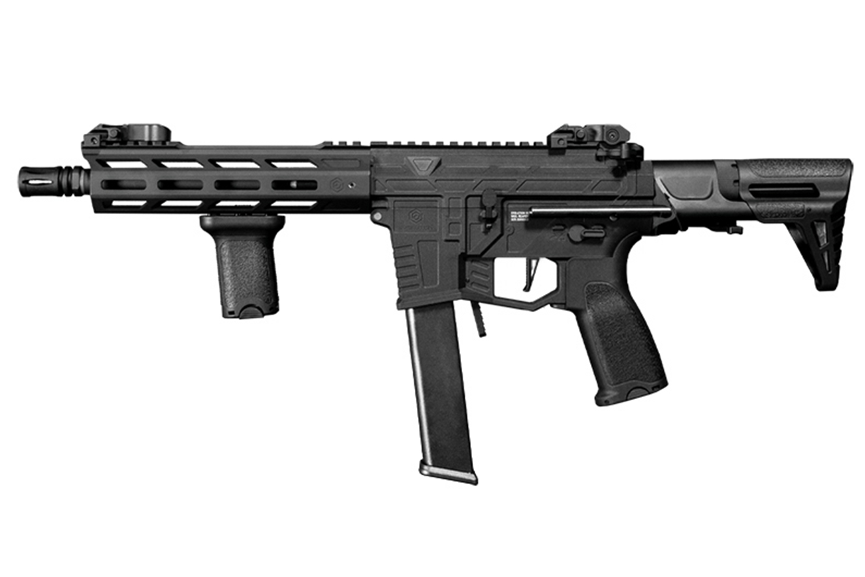 Schwarzes taktisches Luftgewehr mit modularem Handschutz, vertikalem Vordergriff, verstellbarem Schaft und verlängertem Magazin.