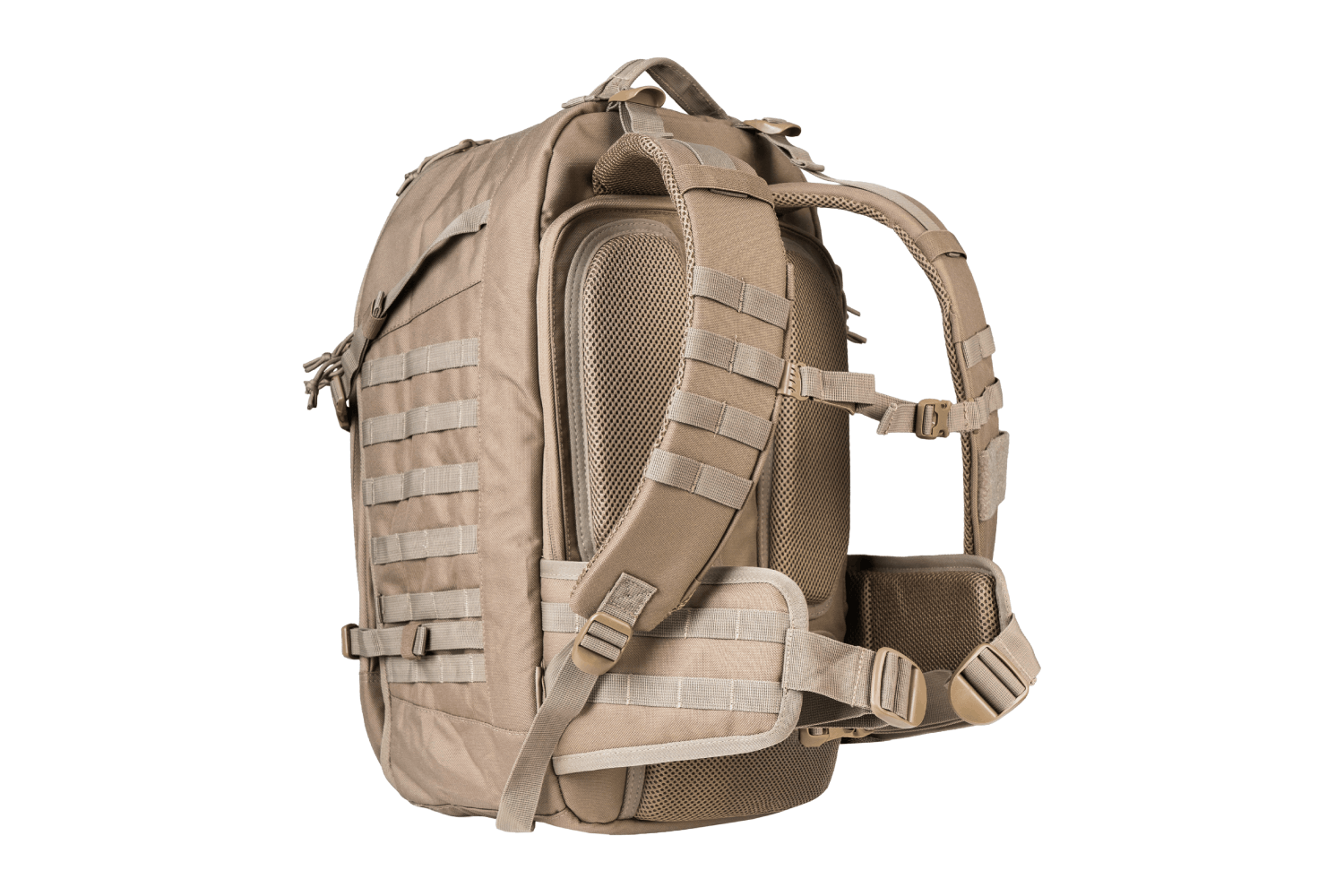 Hellbrauner taktischer Rucksack mit MOLLE-Gurtband, gepolsterten Schultergurten und einem Hüftgurt, dargestellt aus der Rückansicht.