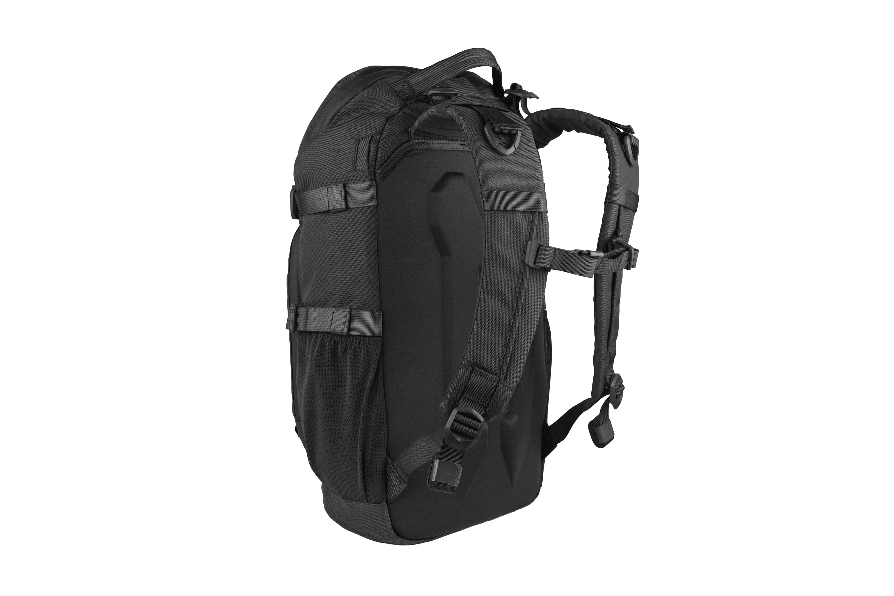 Ein schwarzer taktischer Rucksack von hinten, mit verstellbaren, gepolsterten Schultergurten und strapazierfähigem Nylongewebe.