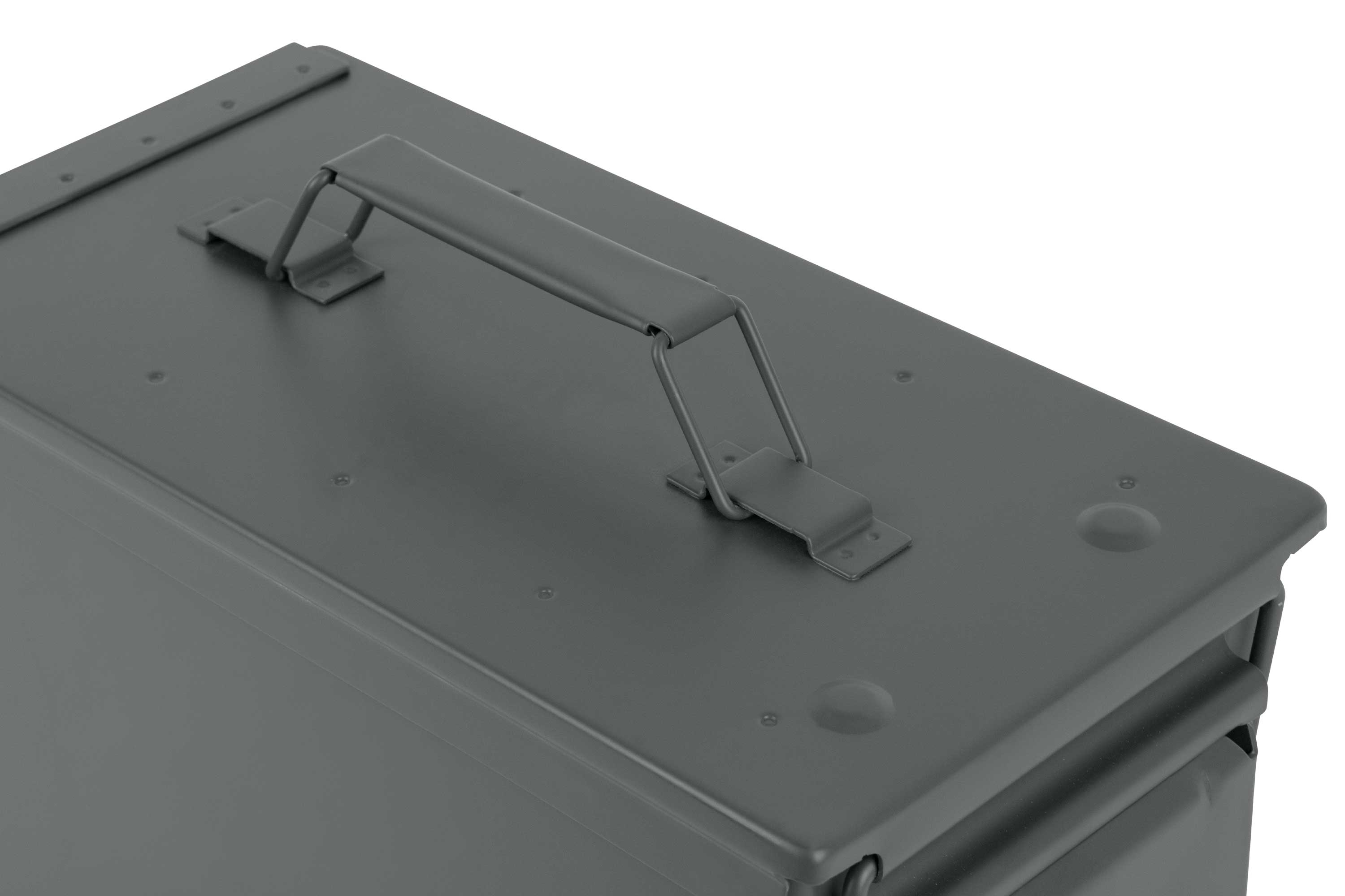 Eine robuste Aufbewahrungsbox für Munition aus grauem Metall mit stabilem Tragegriff, ideal für die sichere Aufbewahrung von Schusswaffenzubehör.