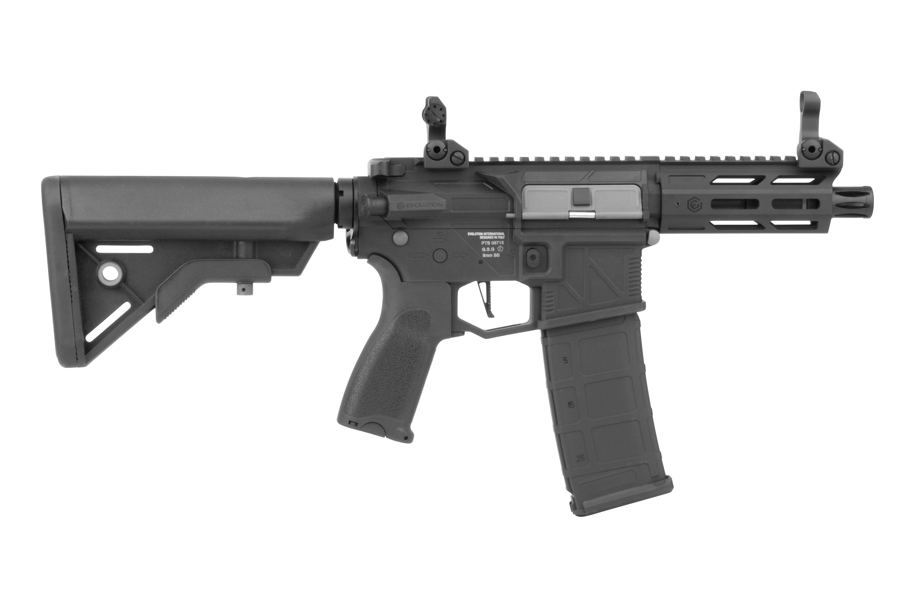 Black Evolution International Airsoft-Gewehr mit verstellbarem Schaft, taktischer Schiene und Magazin auf weißem Hintergrund.