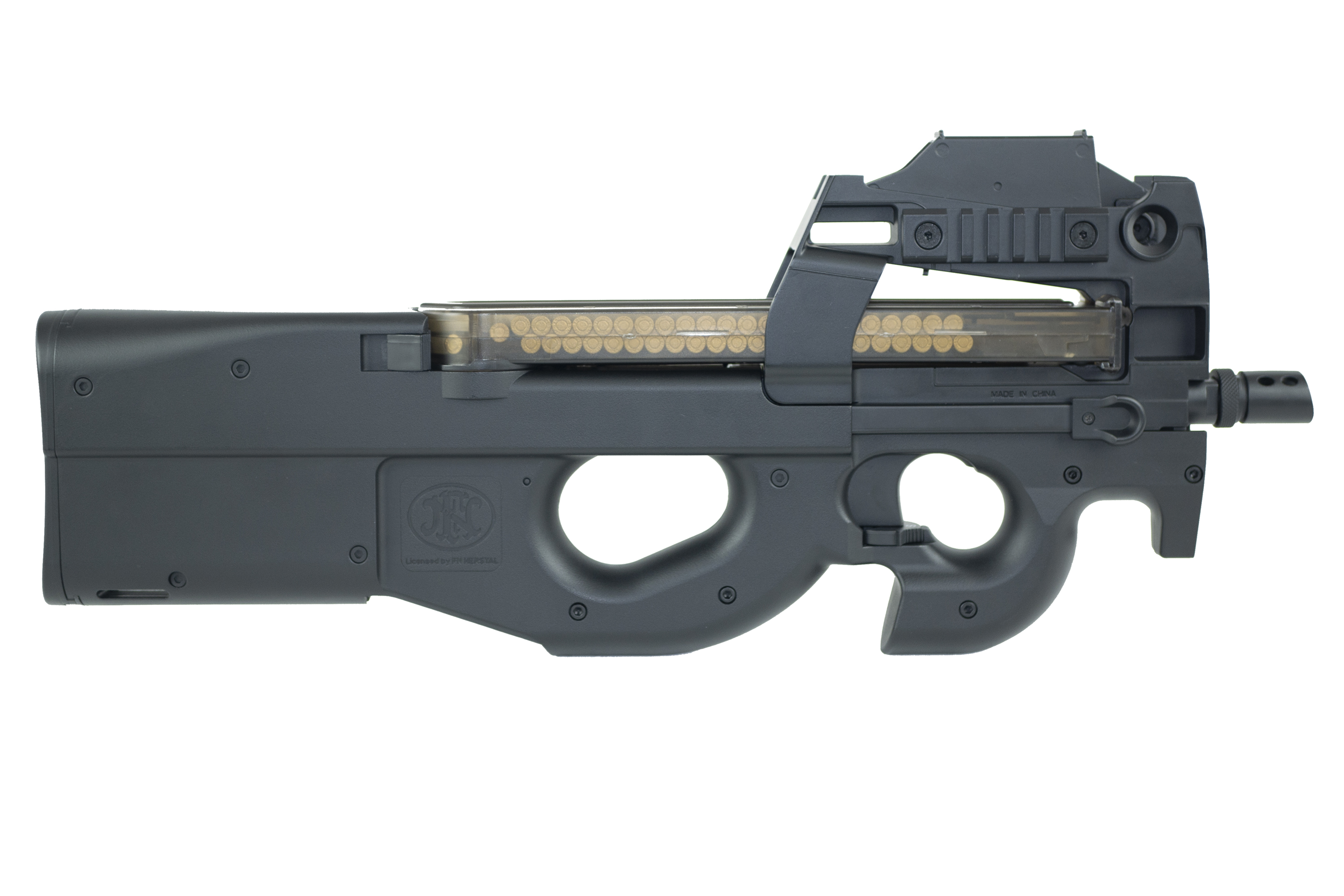 Schwarze FN Herstal P90 Airsoft-Maschinenpistole mit durchsichtigem Magazin, das innenliegende BB-Munitionskugeln zeigt.
