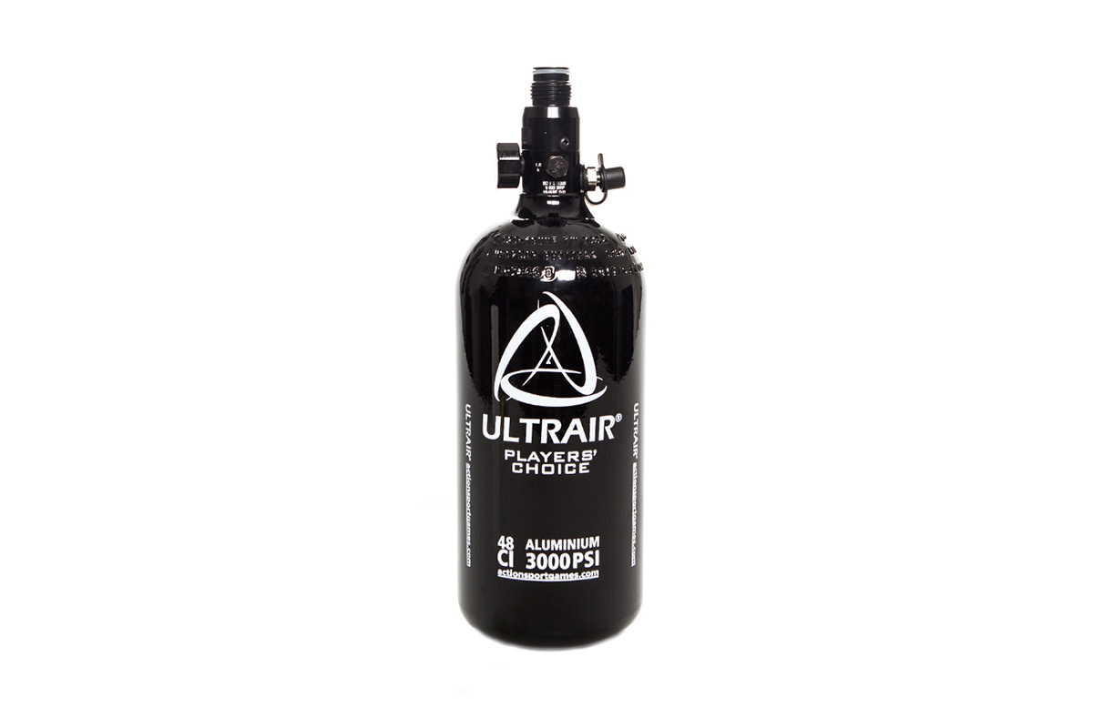 Schwarzer Ultrair Players' Choice 48ci 3000psi Aluminium-Drucklufttank für Airsoft- und Luftgewehrausrüstung auf Weiß.