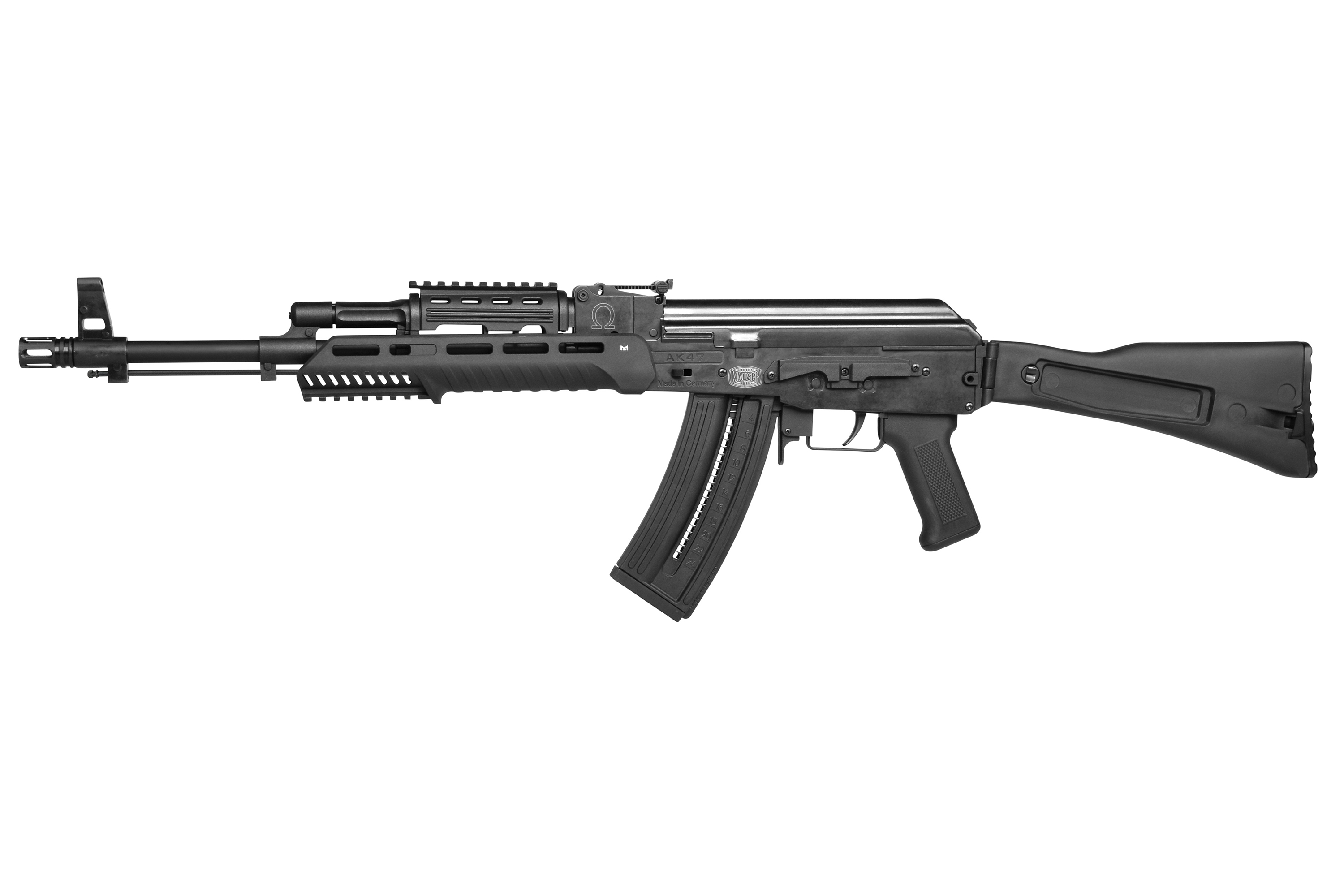 Schwarzes Kalaschnikow-AK-47-Luftgewehr mit taktischem Handschutz, integrierten Schienen und Kunststoffschaft auf Weiß.