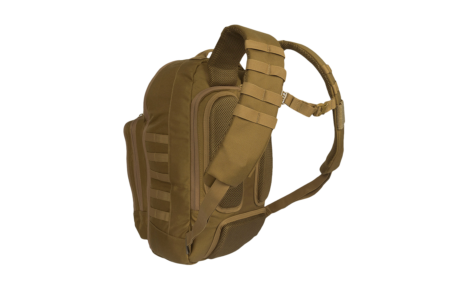 Taktischer Rucksack in Kojotenbraun mit gepolsterten Schultergurten, MOLLE-Gurtband und Netzrückwand zur Aufbewahrung der Ausrüstung.