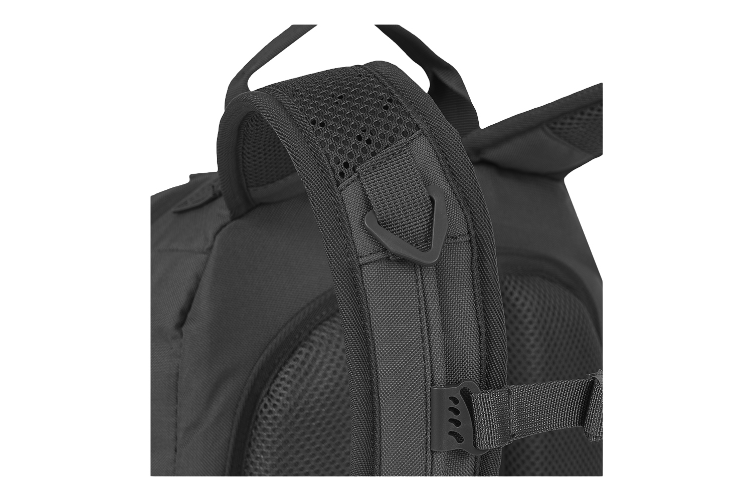 Nahaufnahme eines schwarzen Schultergurts für einen taktischen Rucksack mit atmungsaktiver Netzpolsterung, einem D-Ring und Nylongewebe.
