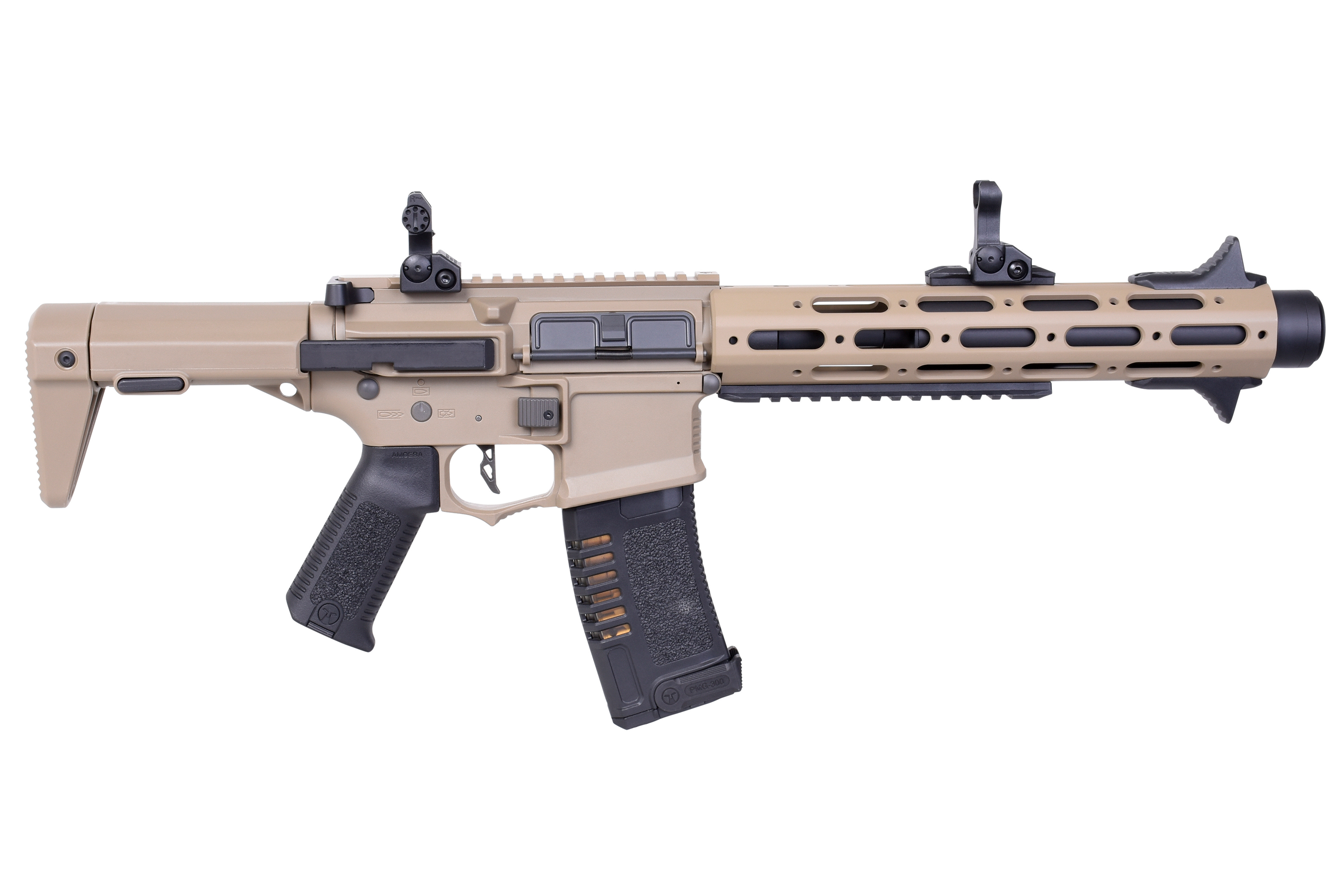 Hellbraunes Airsoft-Gewehr mit schwarzem Griff, Magazin und hochklappbarem Visier sowie einem modularen Handschutzschienensystem.