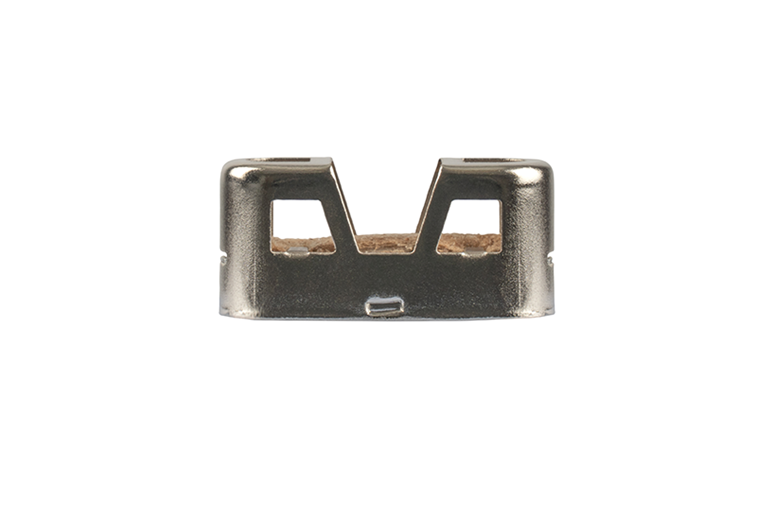 Eine metallisch-silberne Visierkomponente für eine Luftpistole mit V-förmigem Design und einer Basis aus braunem Filzeinsatz.