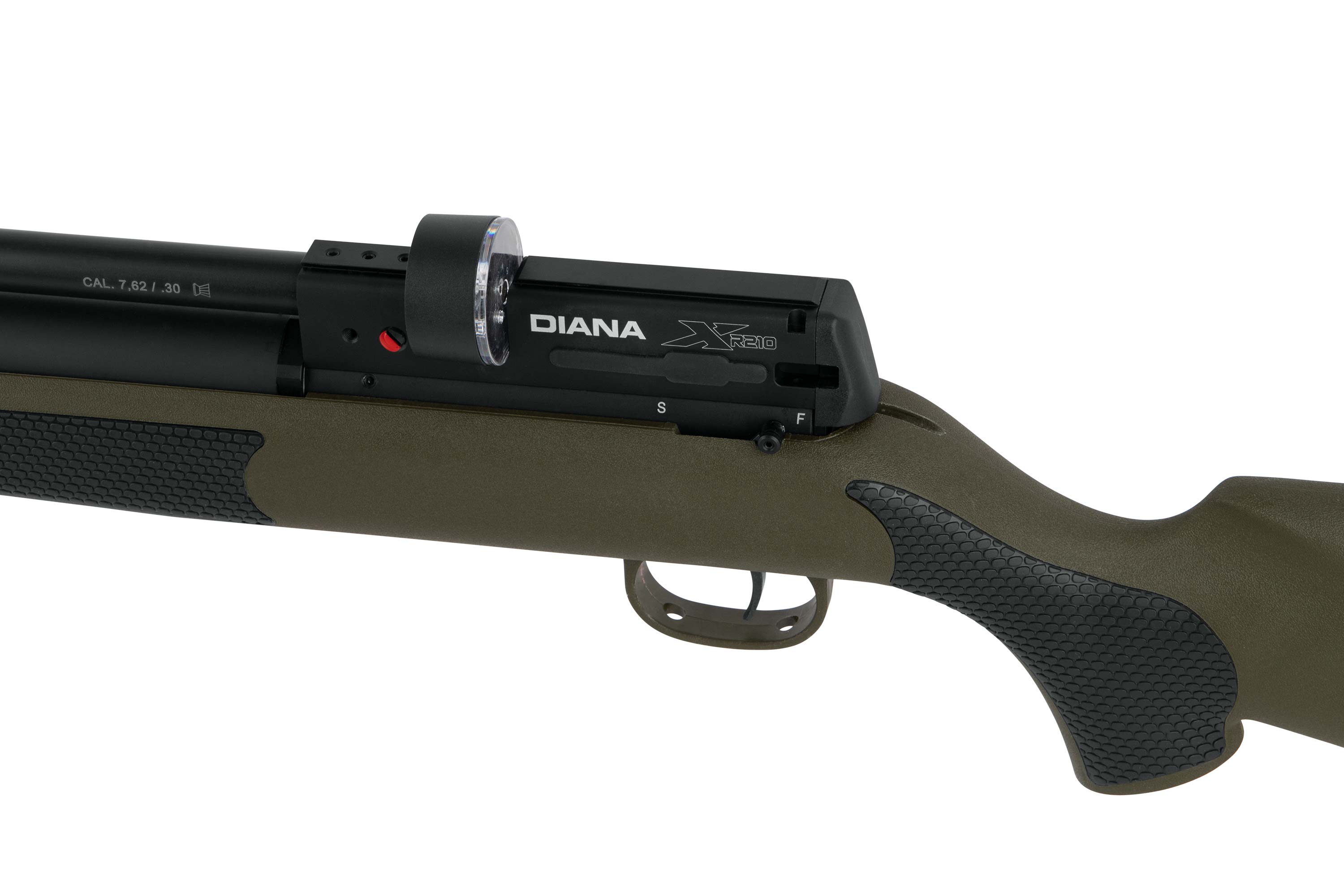 Nahaufnahme des Luftgewehrgehäuses Diana XR210 in Olivgrün mit schwarzem Strukturgriff und .30-Kalibermarkierungen.