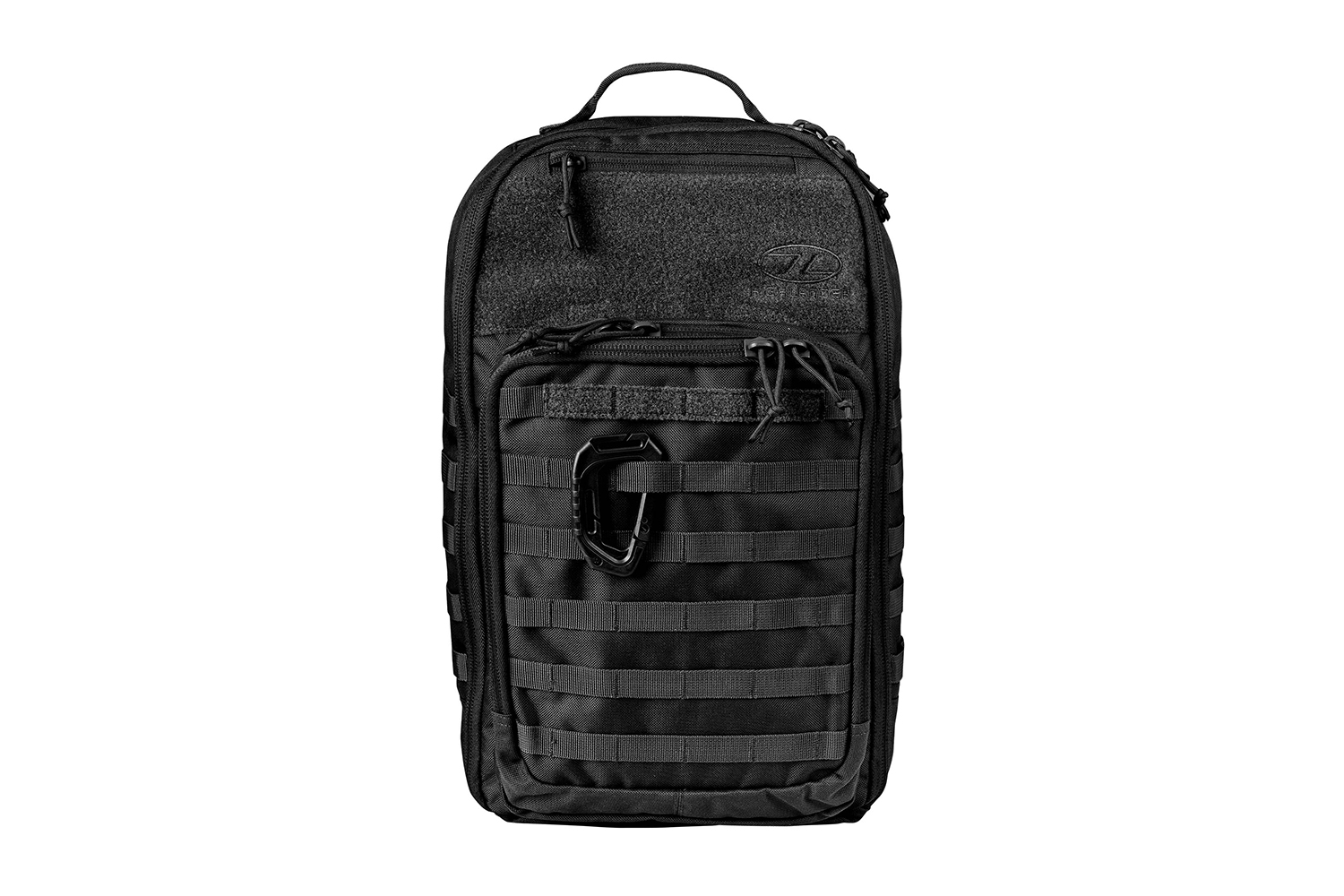 Schwarzer taktischer Rucksack mit MOLLE-Gurtband, Tragegriff oben, Reißverschlussfächern und Karabiner auf weißem Hintergrund.