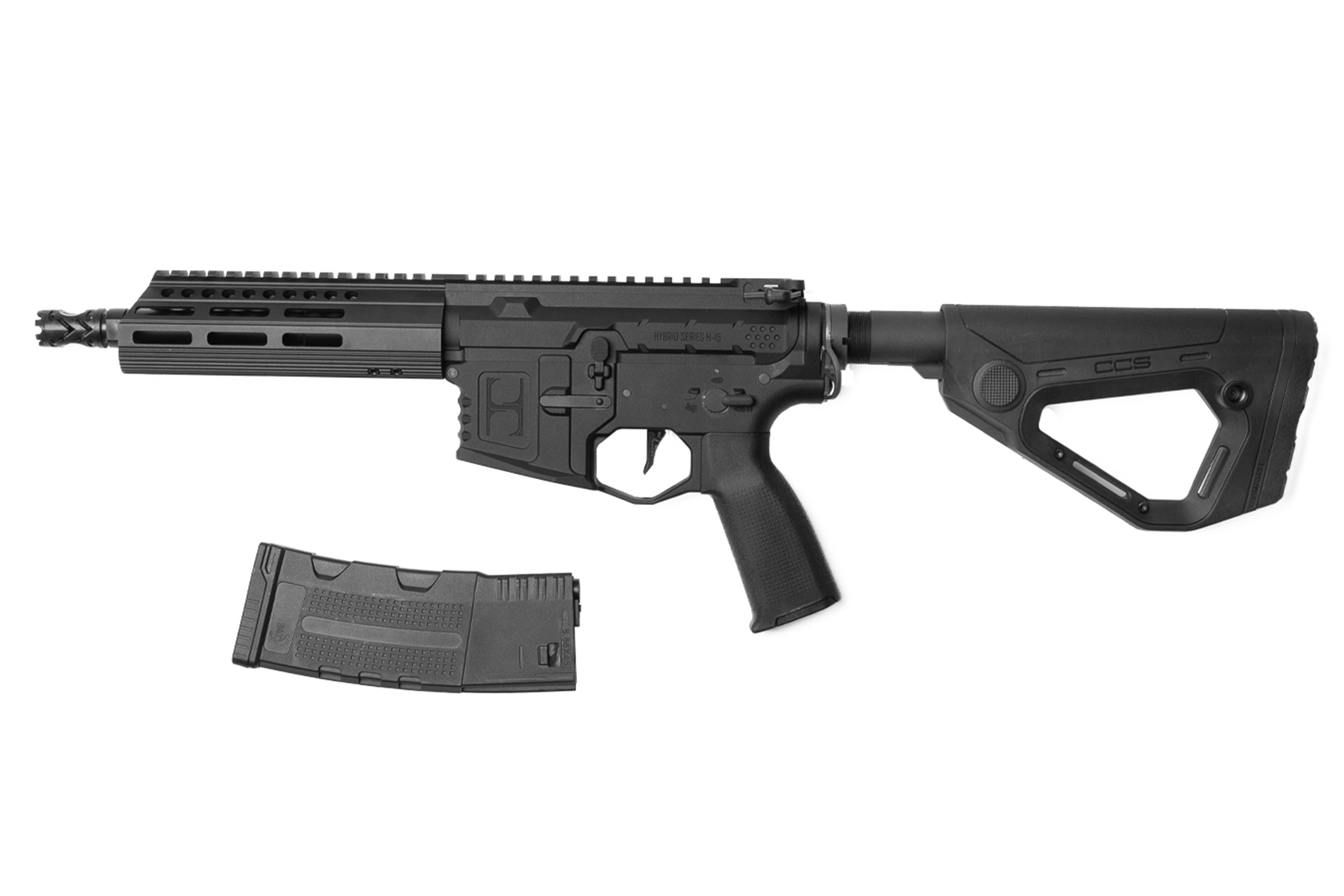 Schwarzes Airsoft-Gewehr Delta Armory Hybrid Series H-15 mit verstellbarem Schaft, Schienensystem und abnehmbarem Polymermagazin.