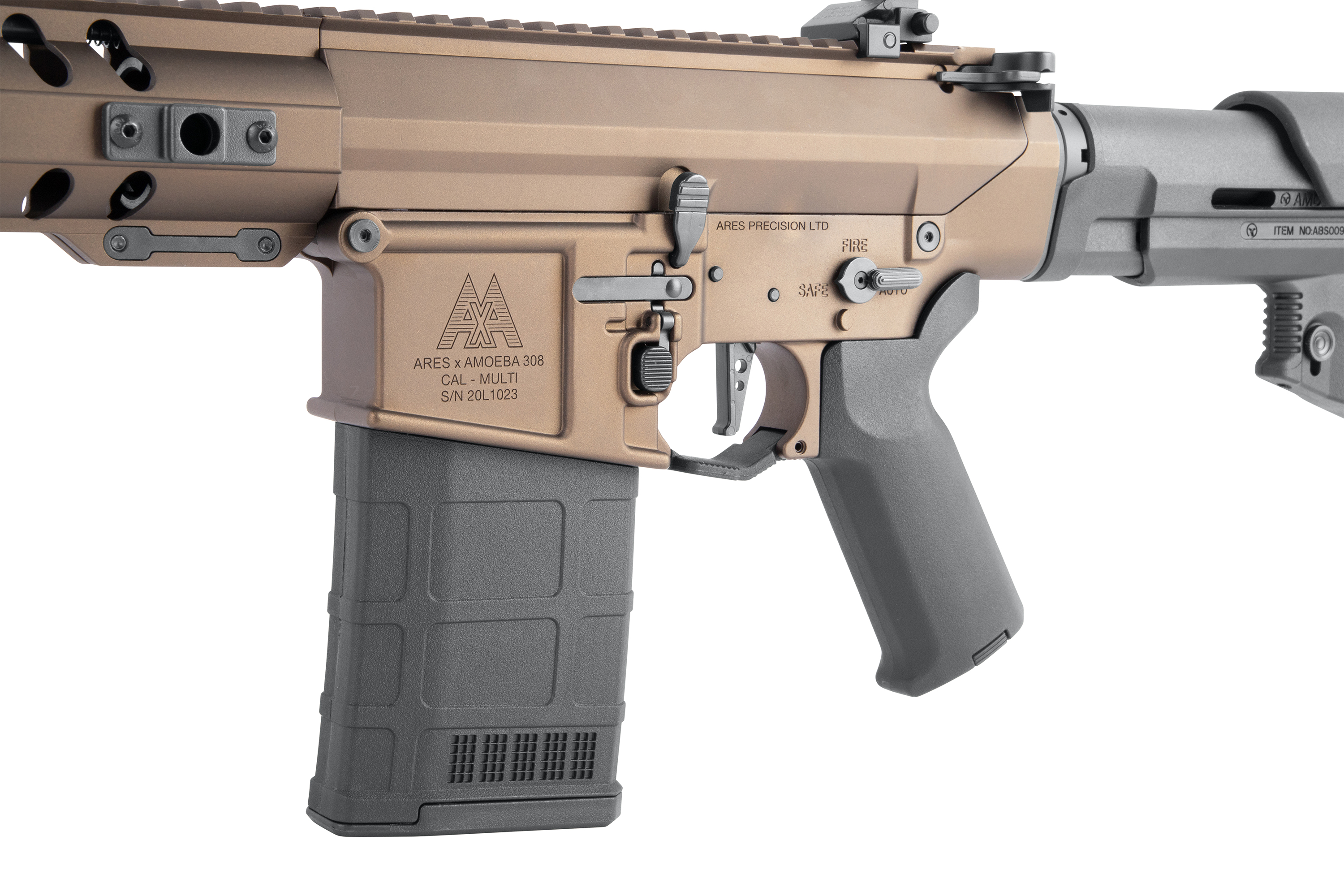 Ares Amoeba 308 Airsoft-Gewehr in Bronze und Schwarz mit taktischem Empfänger, Polymermagazin und Feuerwahlschalter.