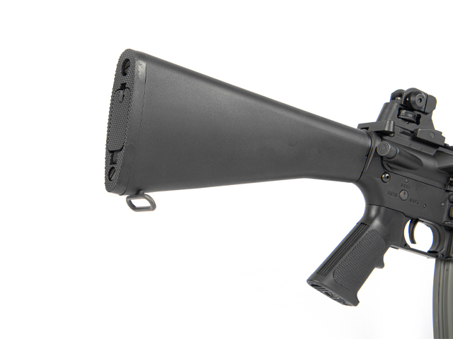 Schwarzer fester Gewehrschaft für Airsoft-Waffen im AR-15-Stil mit strukturierter Schaftkappe und integrierter Riemenhalterung.