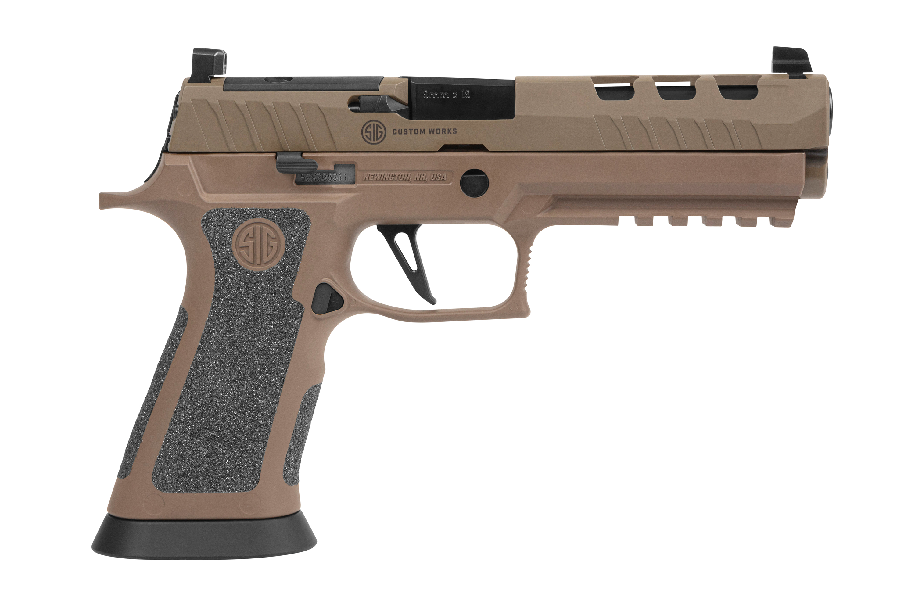 SIG Sauer Luftpistole mit hellbrauner Oberfläche, strukturiertem Griff und taktischer Schiene für Zubehör.