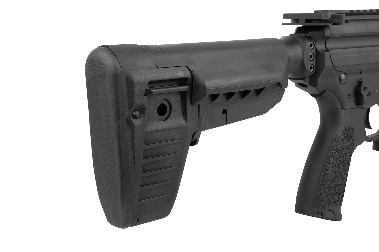 Schwarzer, verstellbarer taktischer Gewehrschaft aus strapazierfähigem Polymer für die individuelle Gestaltung von Airsoft- und Schusswaffen auf weißem Hintergrund.