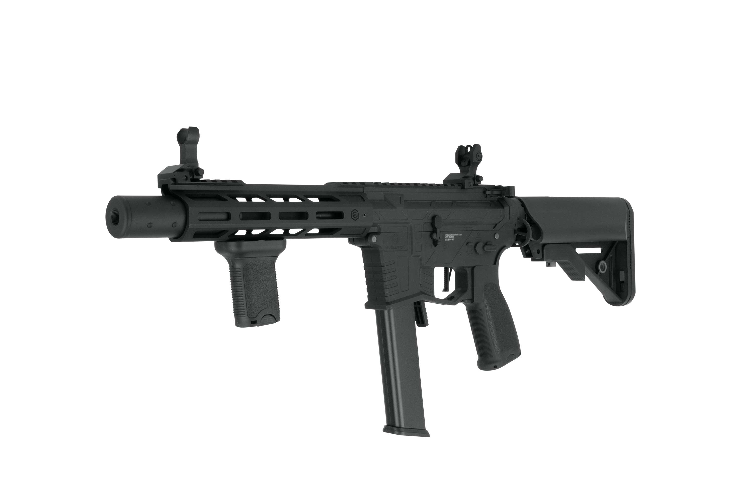 Black Evolution International Luftgewehr mit taktischem Handschutz, vertikalem Griff und Magazin auf dunklem Hintergrund.