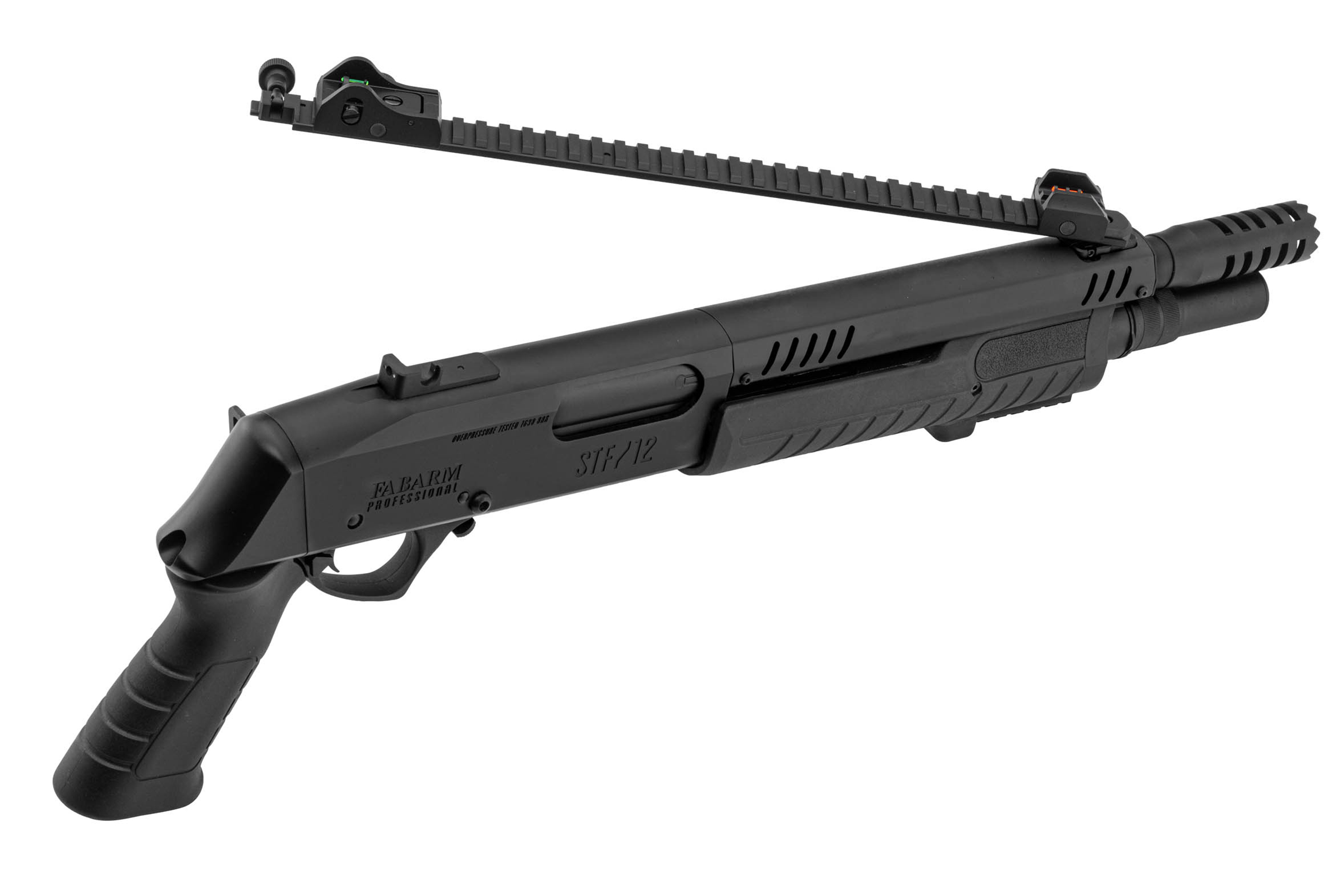 Schwarze Fabarm STF/12-Luftschrotflinte mit Oberschiene und Glasfaservisier im taktischen Pump-Action-Design.