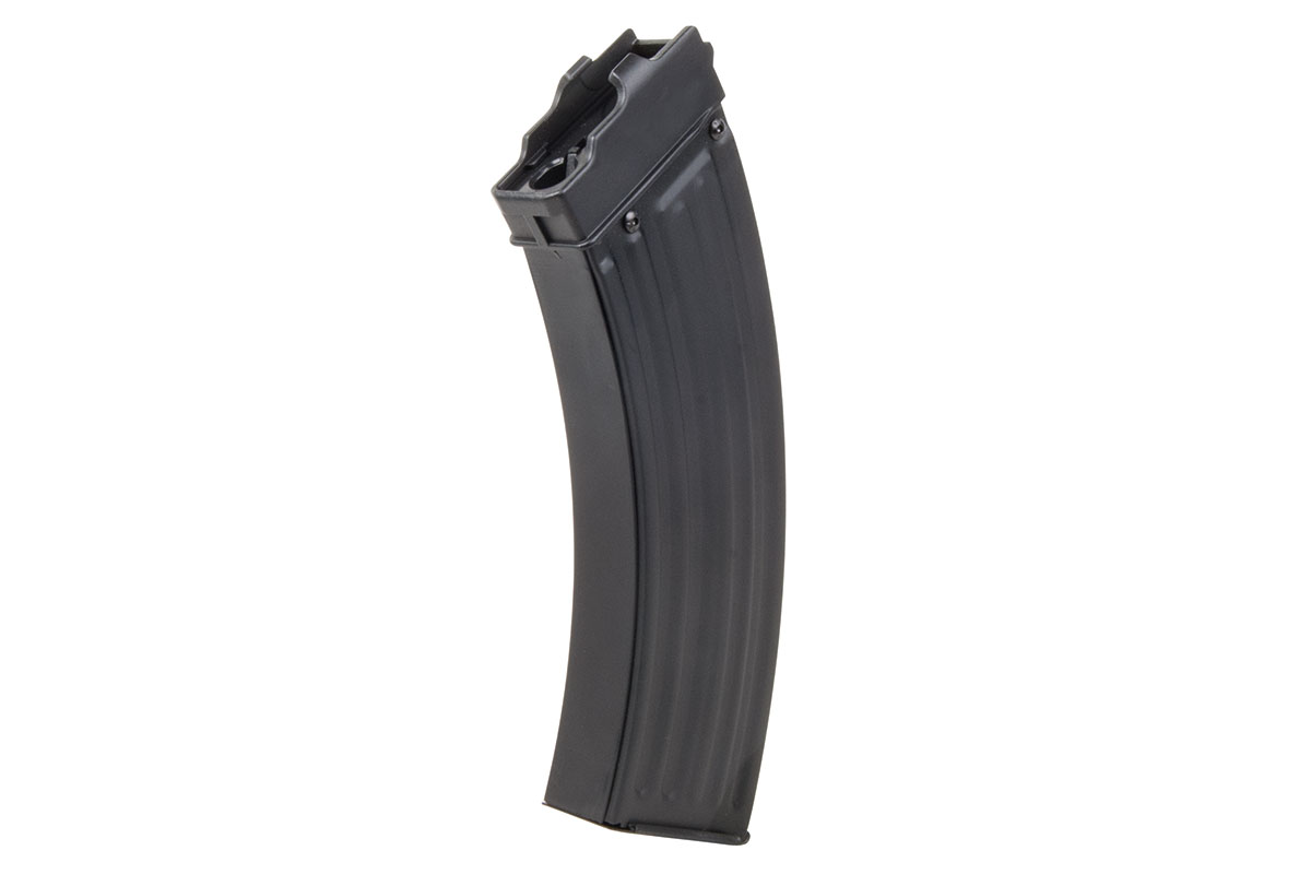 Schwarzes, gebogenes Magazin für ein Luftgewehr, mit einer robusten Metallkonstruktion und einem Standard-Einschublippendesign.