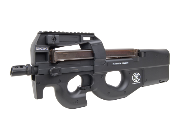 Schwarze FN Herstal P90 Airsoft-Maschinenpistole mit integrierter Oberschiene und durchscheinendem Magazin auf weißem Hintergrund.
