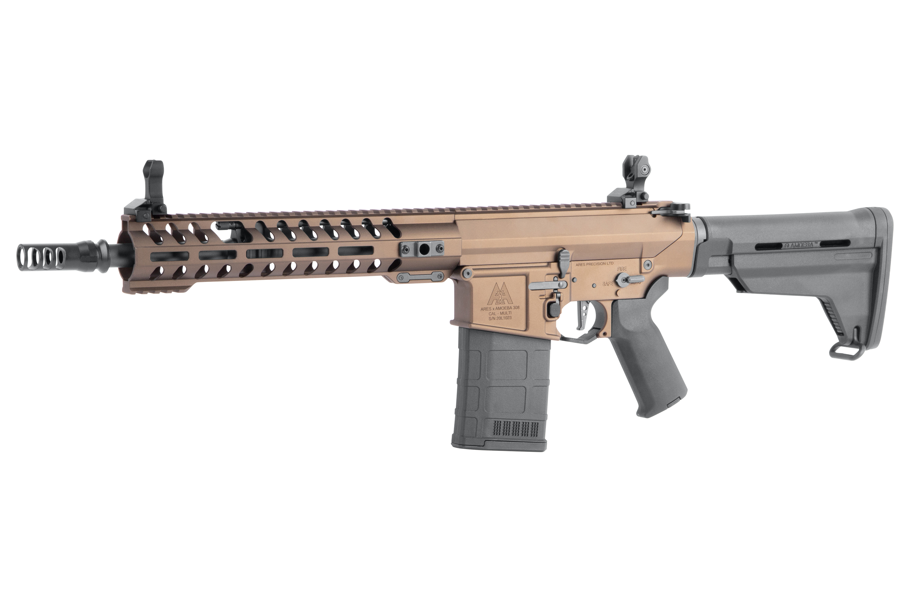 Ares Amoeba 308 Airsoft-Gewehr in Bronze-Finish mit schwarzem Schaft, Griff und Magazin sowie einem taktischen Schienensystem.