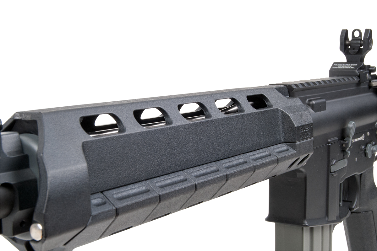 Schwarzer Polymerhandschutz für Luftgewehr im AR-15-Stil mit belüftetem Design und integrierter klappbarer Visierhalterung.