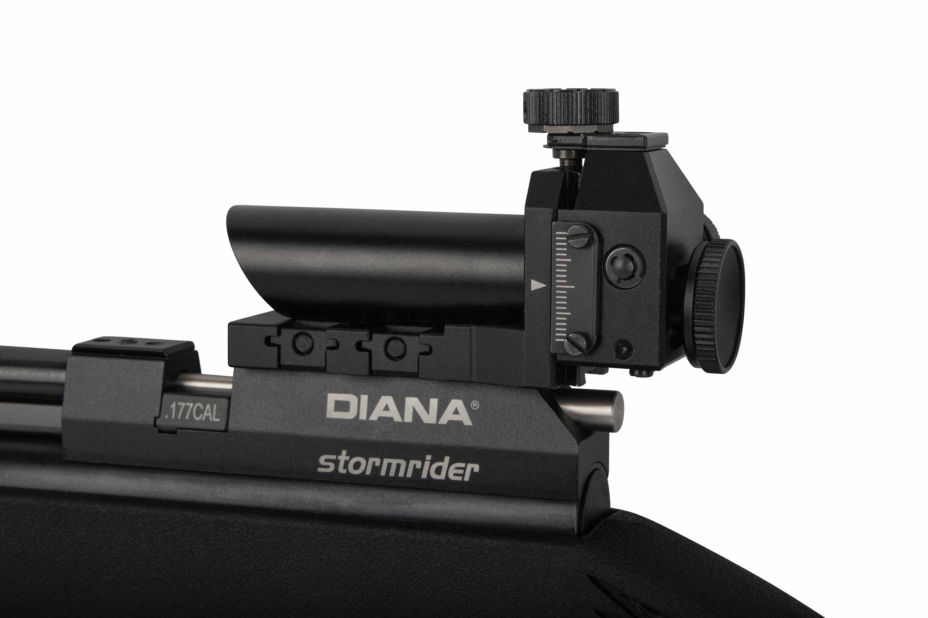Schwarze Kimme, montiert auf einem Diana Stormrider-Luftgewehr im Kaliber .177, mit einstellbaren Höhen- und Seitenverstellungen.