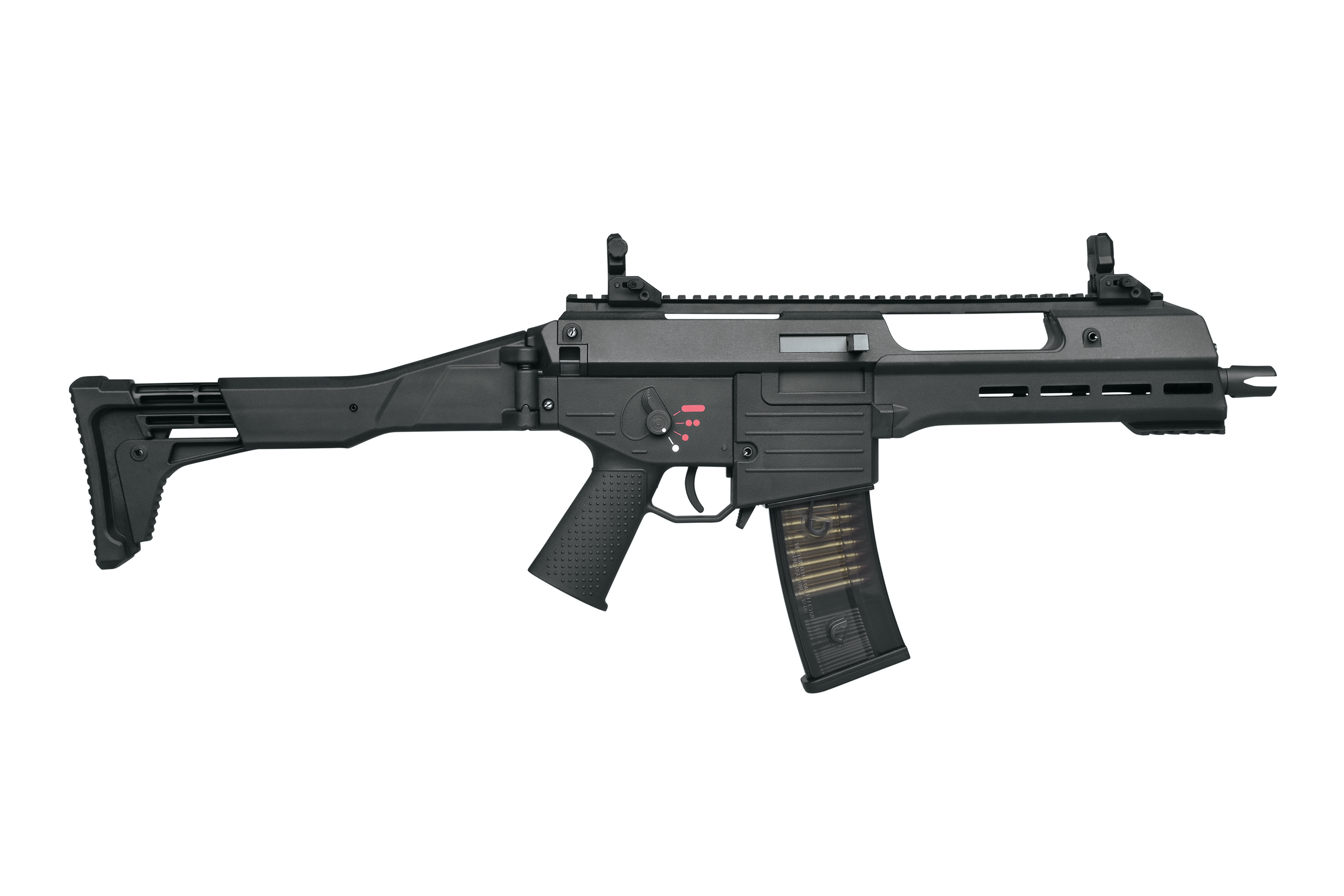 Schwarzes Airsoft-Gewehr im G36-Stil mit verstellbarem Schaft, taktischer Schiene und durchscheinendem Magazin auf weißem Hintergrund.