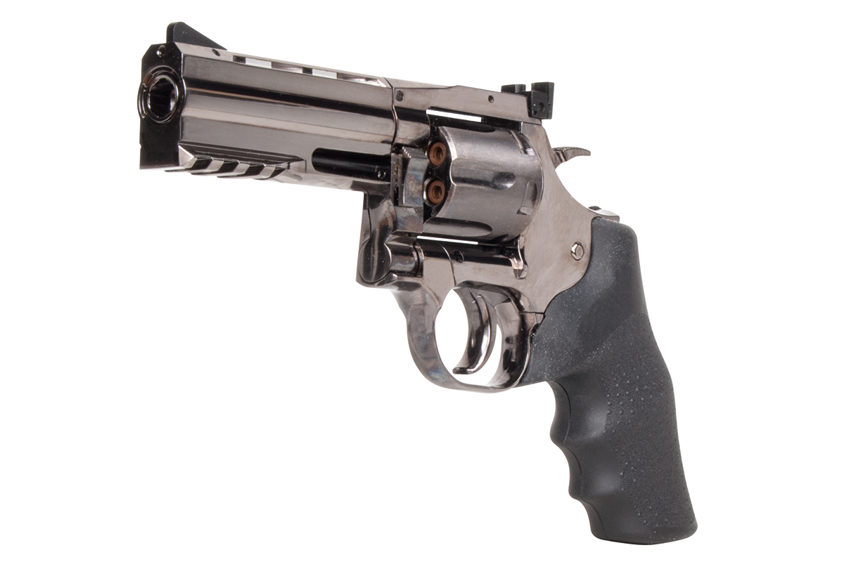 Silberne Luftpistole mit schwarzem Griff, im Revolver-Design und taktischer Schiene für Zubehör.