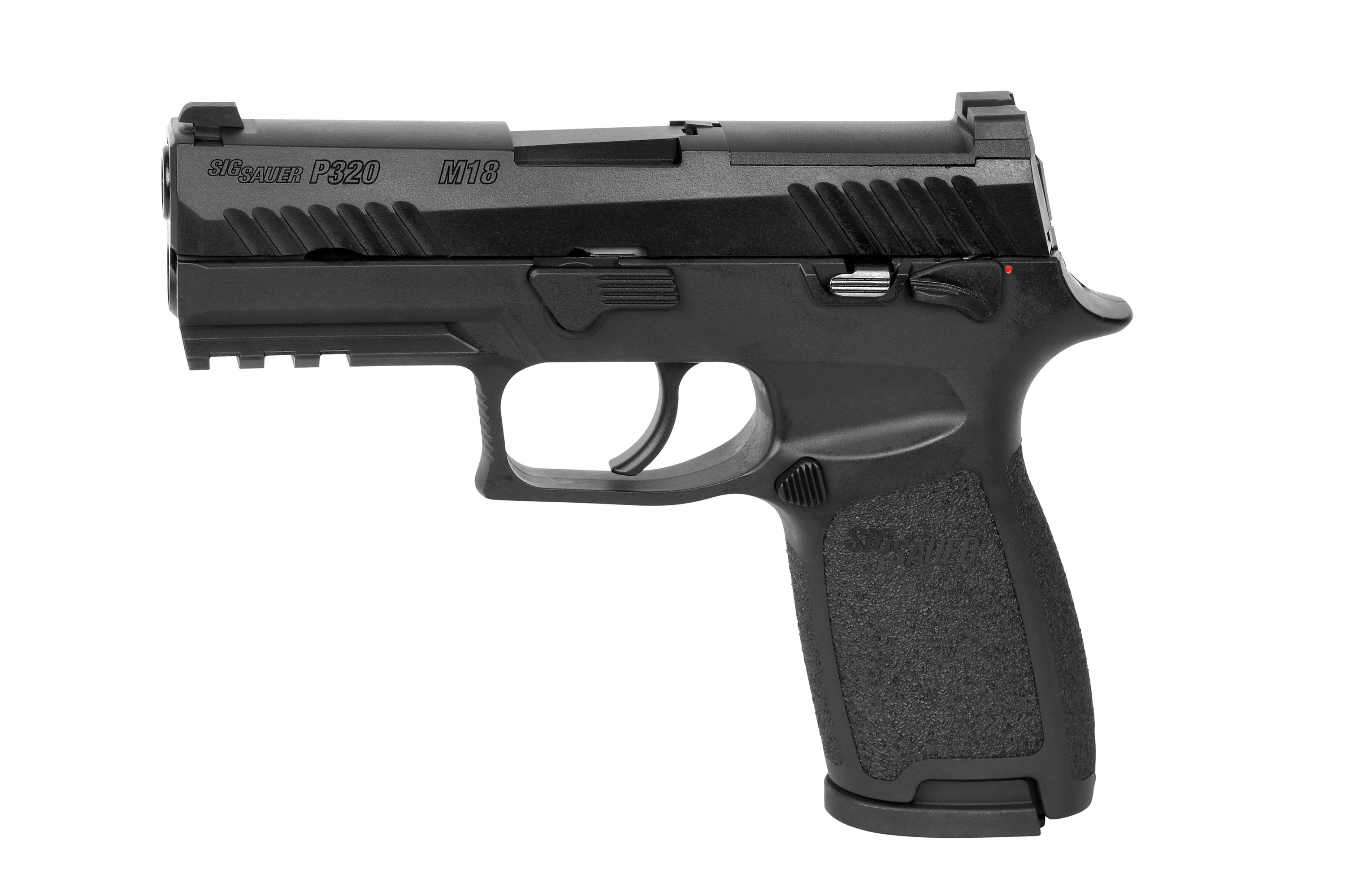 Seitenprofil einer schwarzen Sig Sauer P320 M18 Luftpistole mit strukturiertem Griff und integrierter Zubehörschiene auf Weiß.